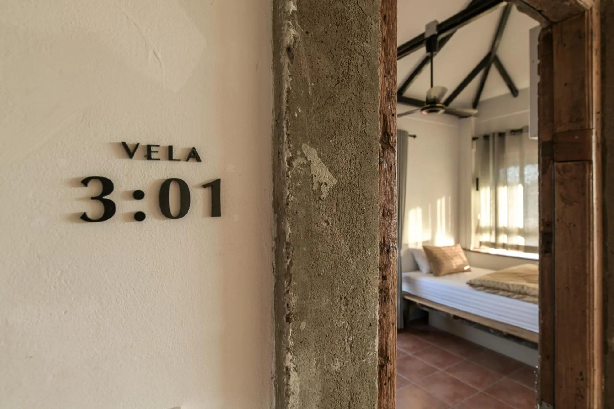 Logo/Certificate/Sign, Bed in Velawarin Hotel