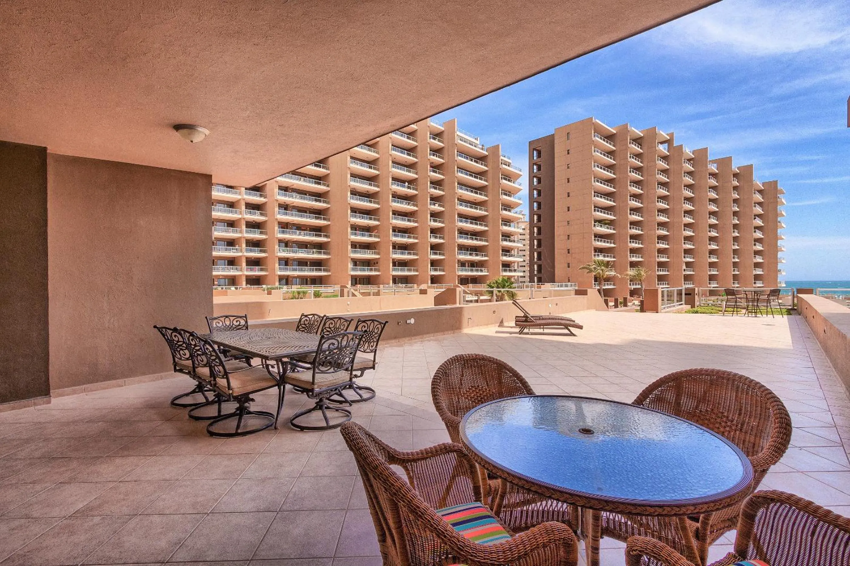 Las Palomas 2BR GROUND FLOOR Huge Patio/Closest to Lazy River/Steps to Beach