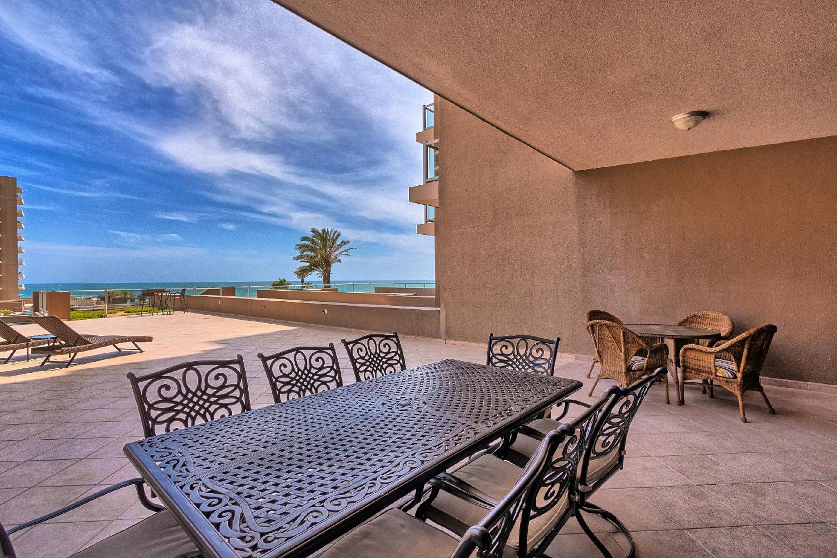 Las Palomas 2BR GROUND FLOOR Huge Patio/Closest to Lazy River/Steps to Beach