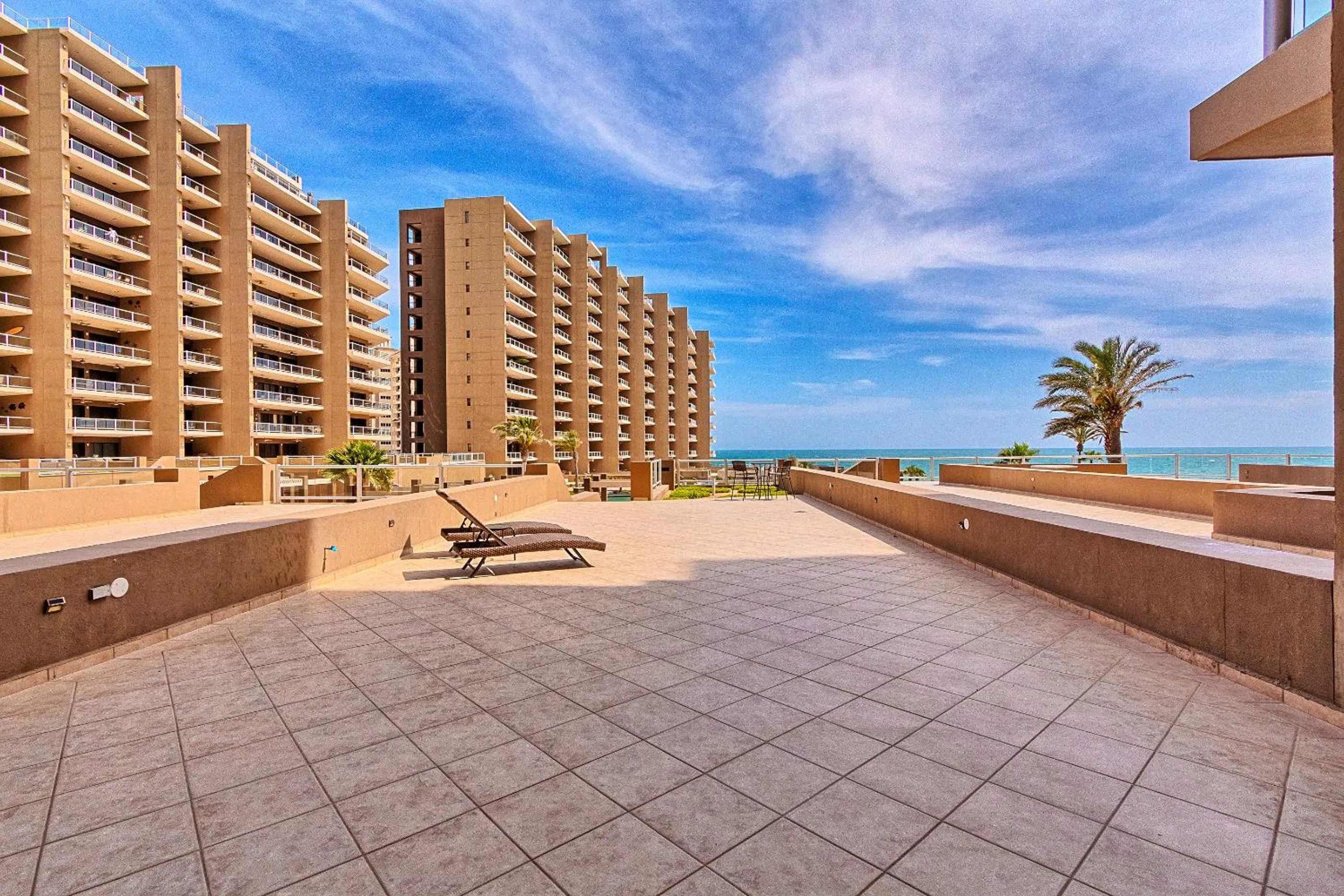 Las Palomas 2BR GROUND FLOOR Huge Patio/Closest to Lazy River/Steps to Beach