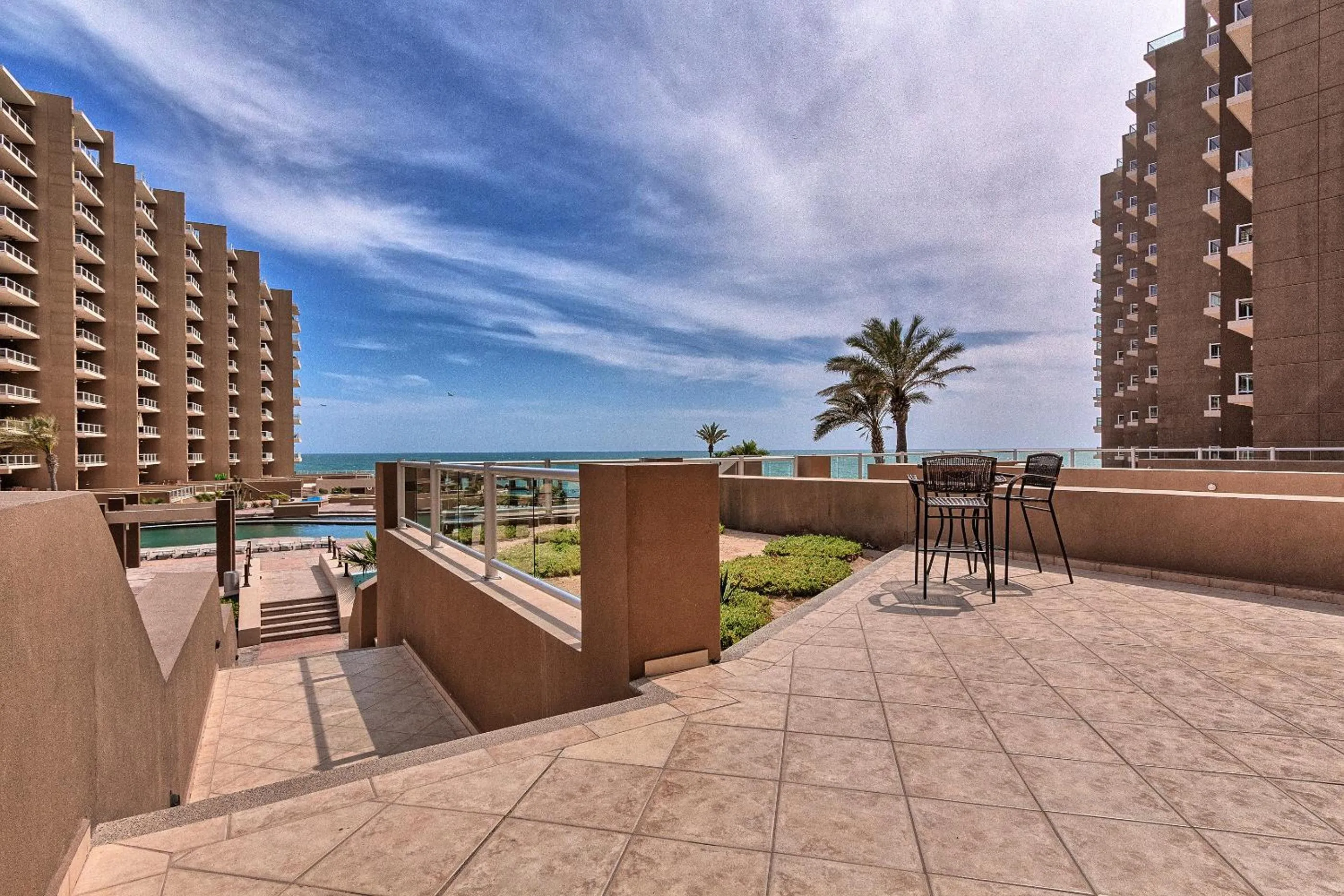 Las Palomas 2BR GROUND FLOOR Huge Patio/Closest to Lazy River/Steps to Beach