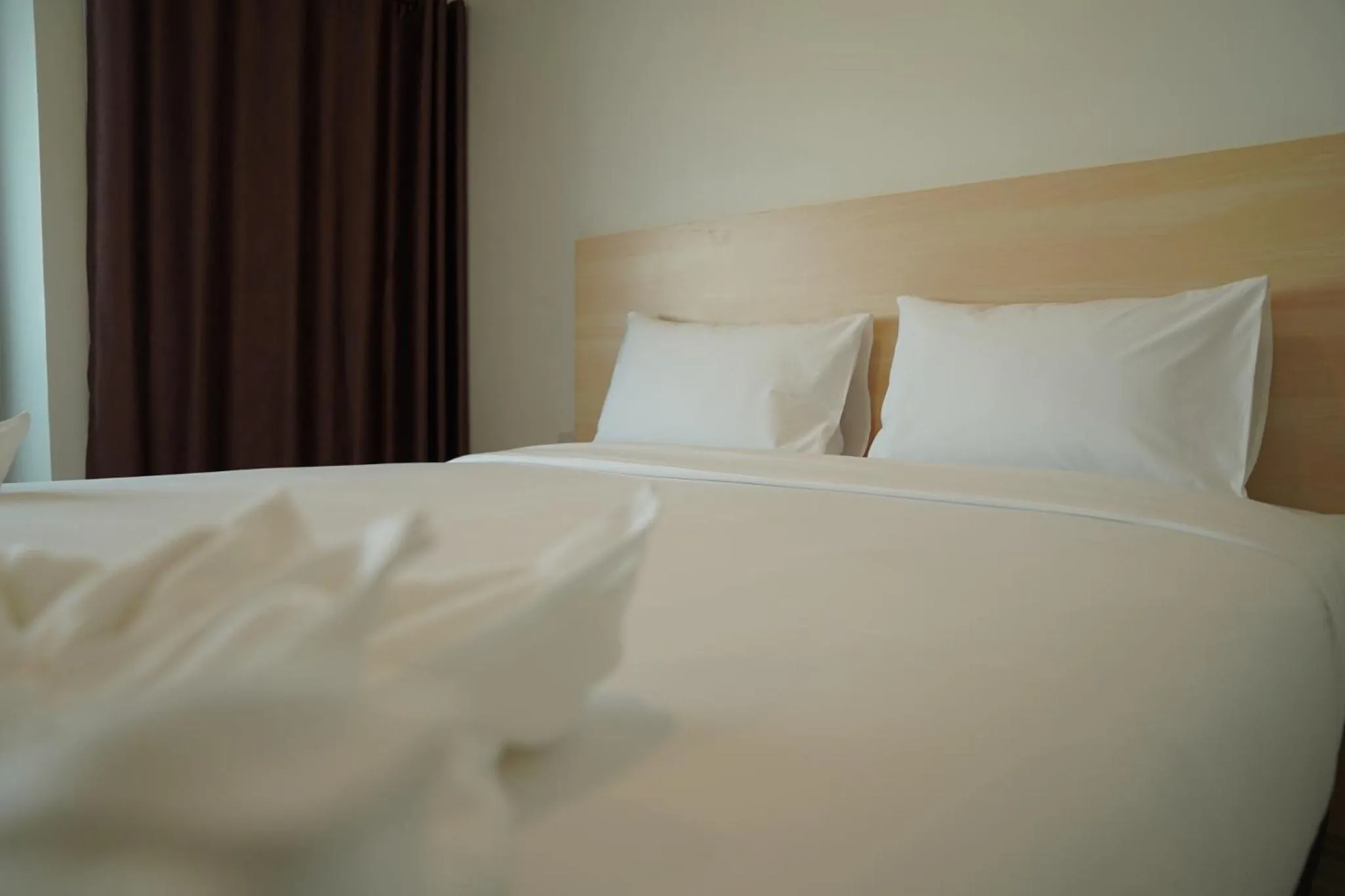 Bed in The charlotte smart hotel lopburi