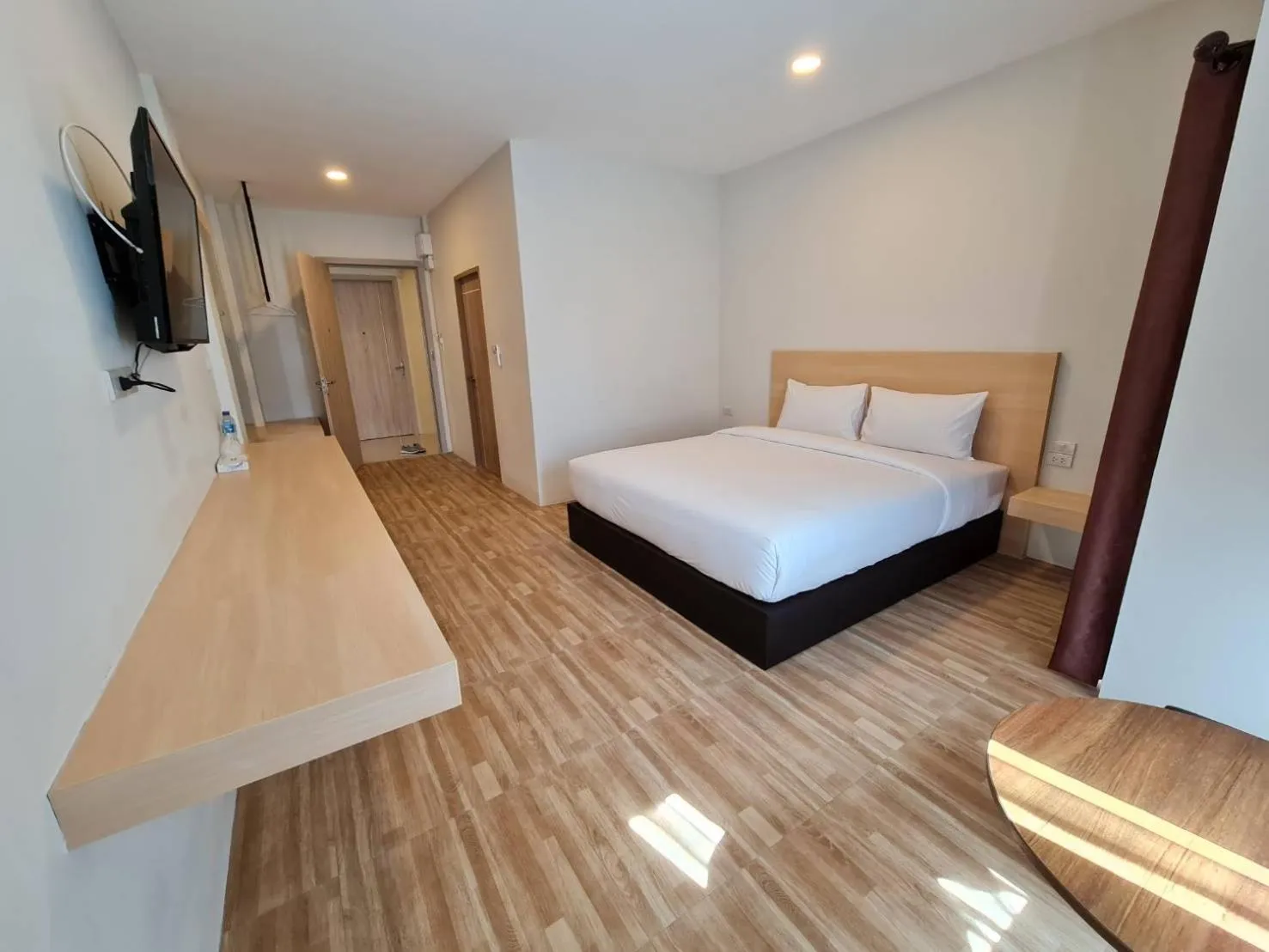 Bed in The charlotte smart hotel lopburi