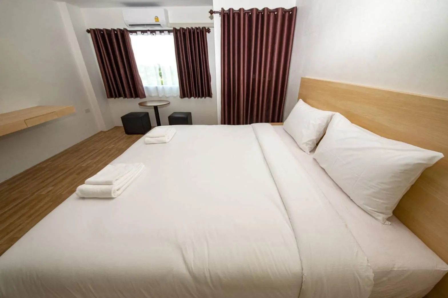 Bed in The charlotte smart hotel lopburi
