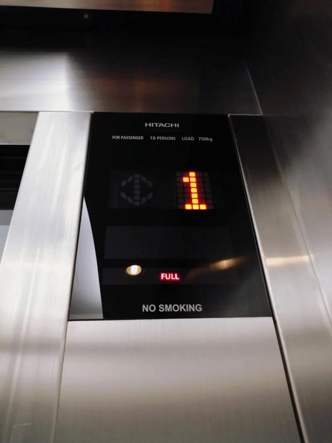 elevator in The charlotte smart hotel lopburi