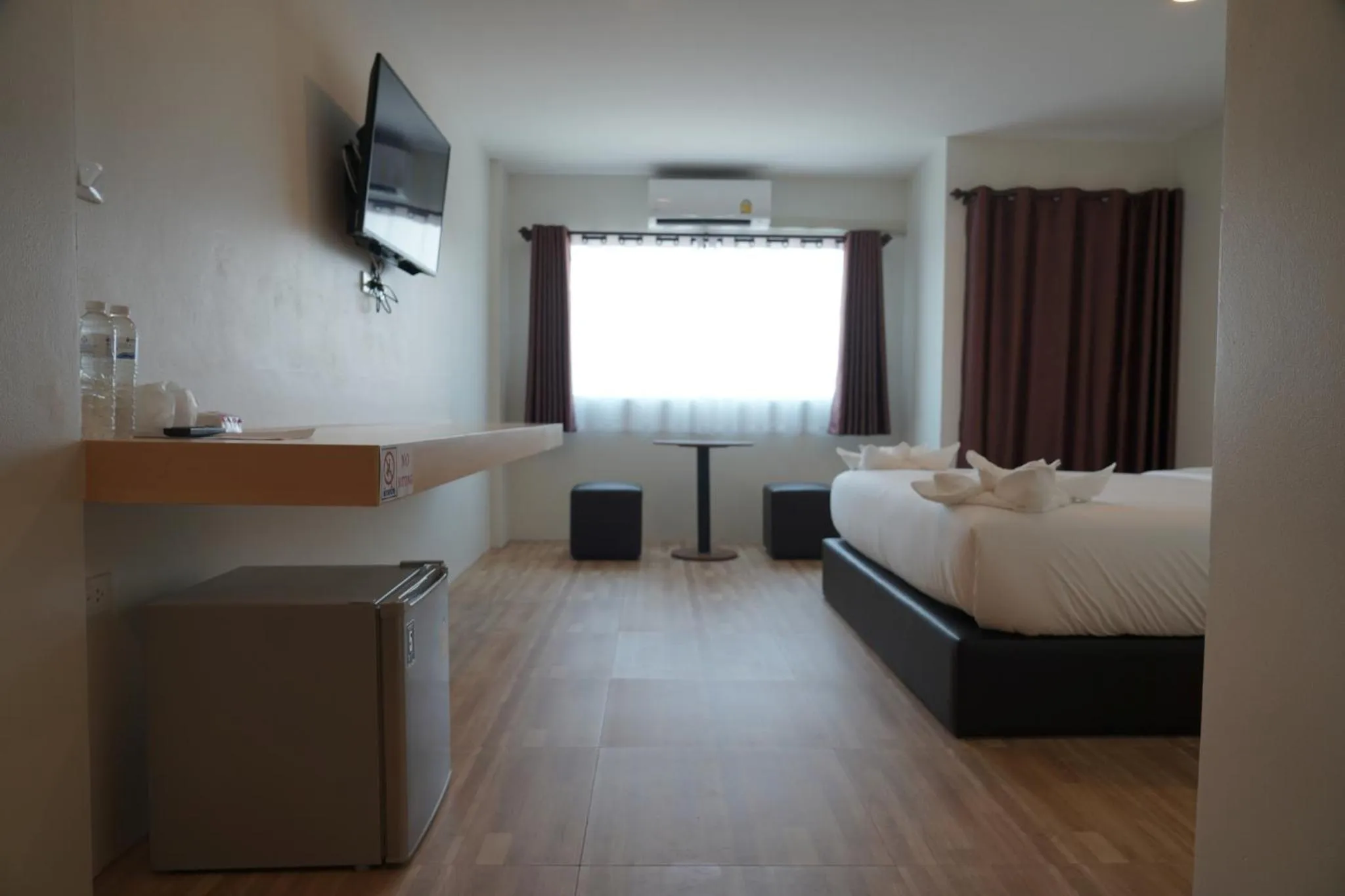 Bed in The charlotte smart hotel lopburi