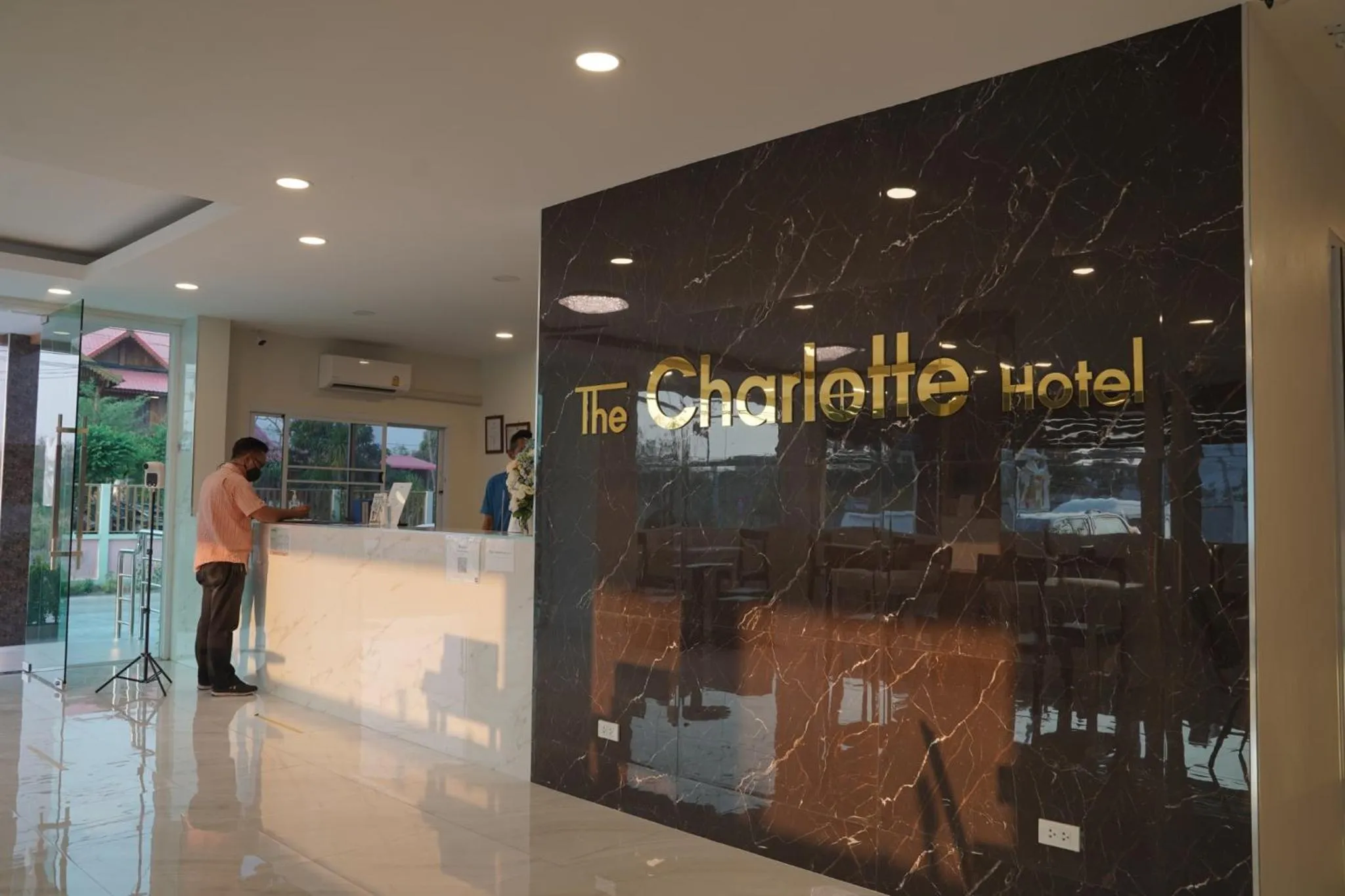 The charlotte smart hotel lopburi