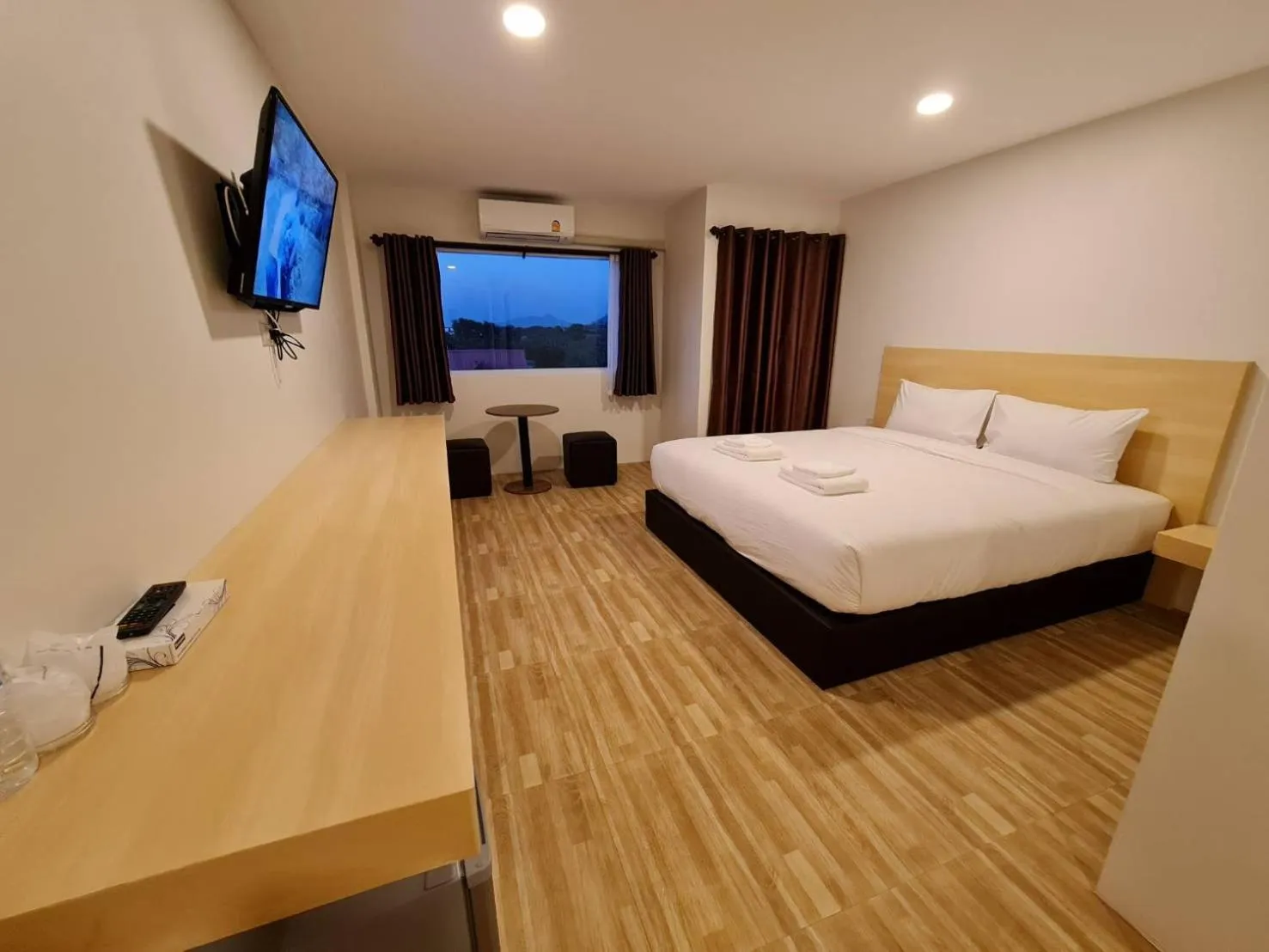 Bed in The charlotte smart hotel lopburi
