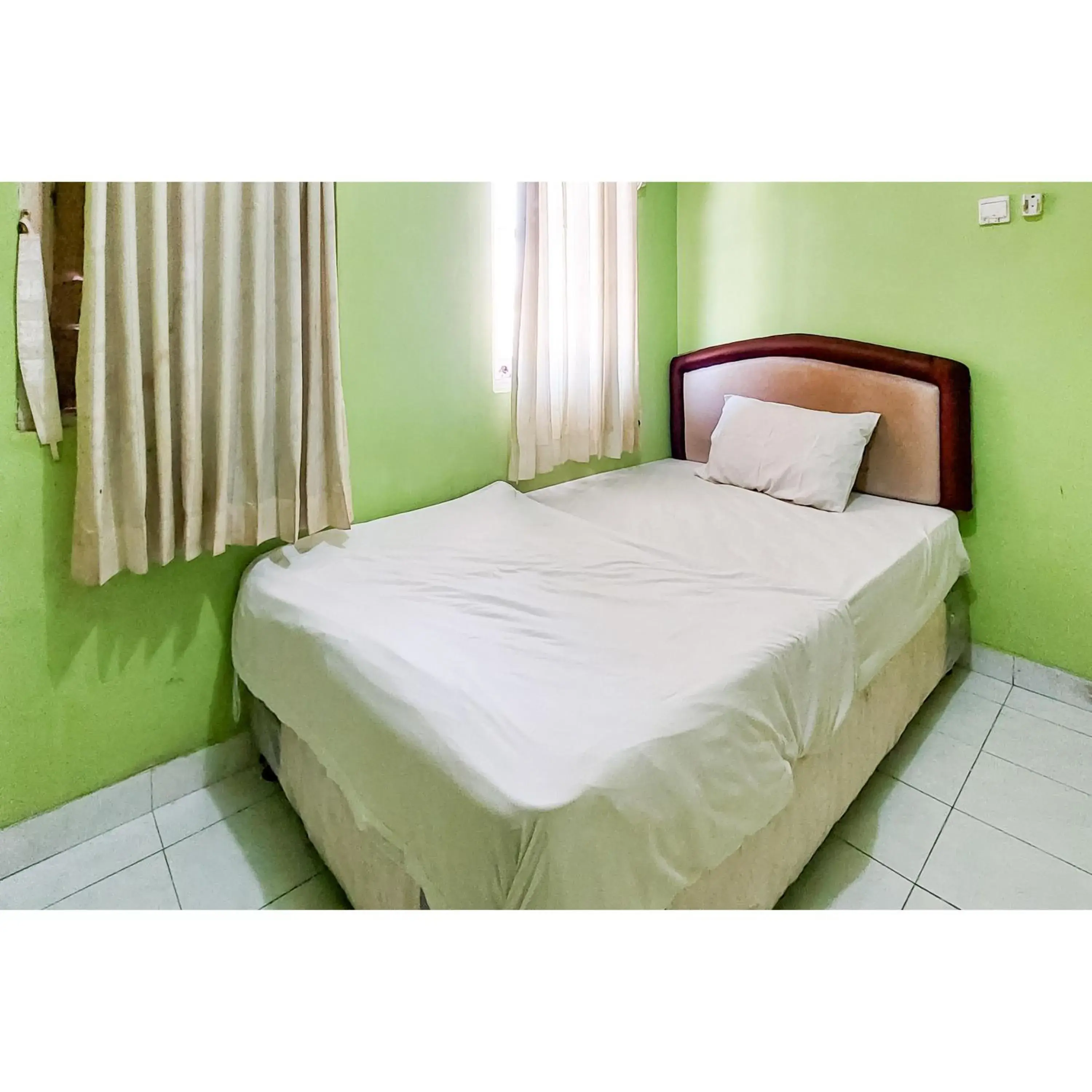 Bedroom, Bed in Surya Inn Syariah Cikarang RedPartner Bedroom, Bed in Surya Inn Syariah Cikarang RedPartner