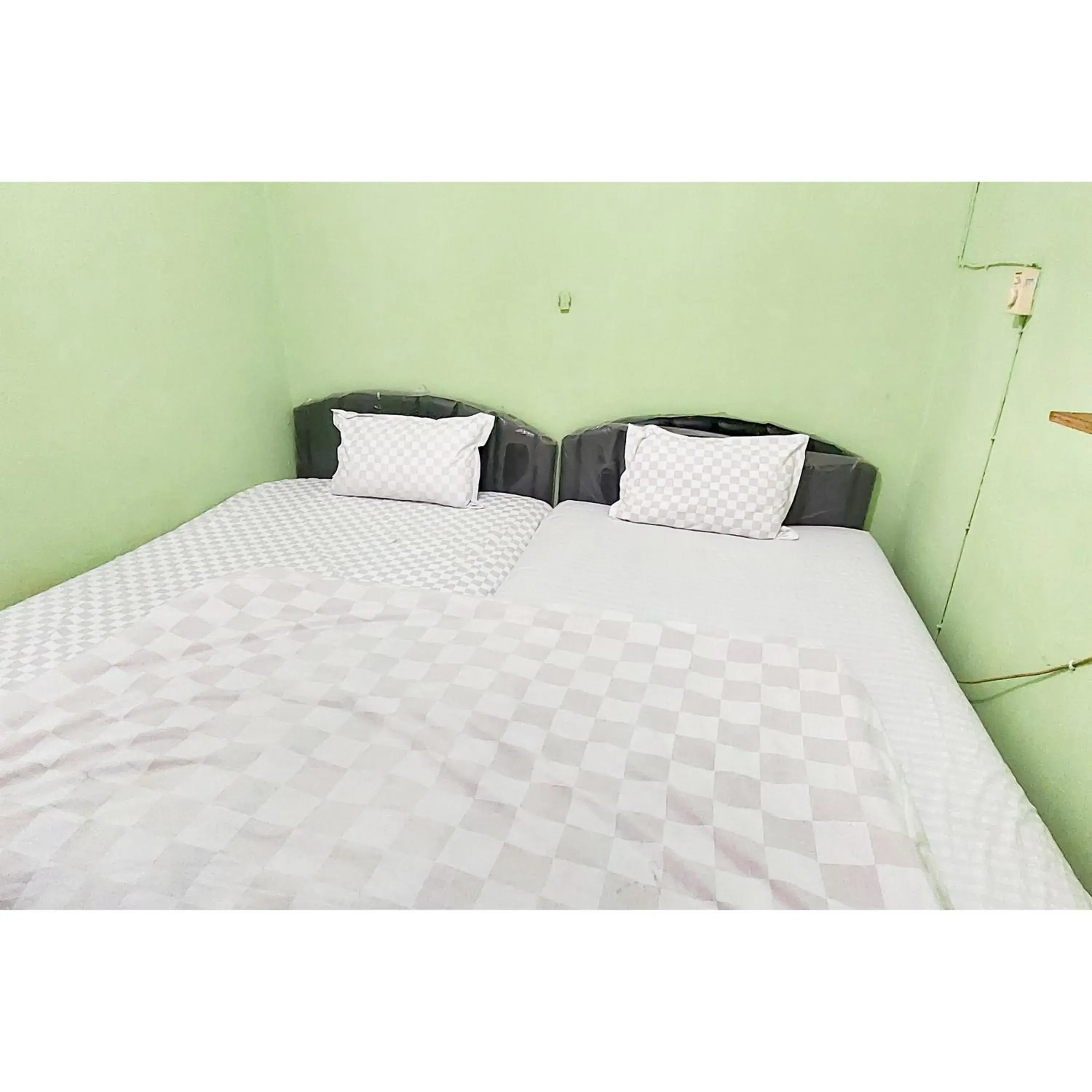 Bedroom, Bed in Surya Inn Syariah Cikarang RedPartner Bedroom, Bed in Surya Inn Syariah Cikarang RedPartner