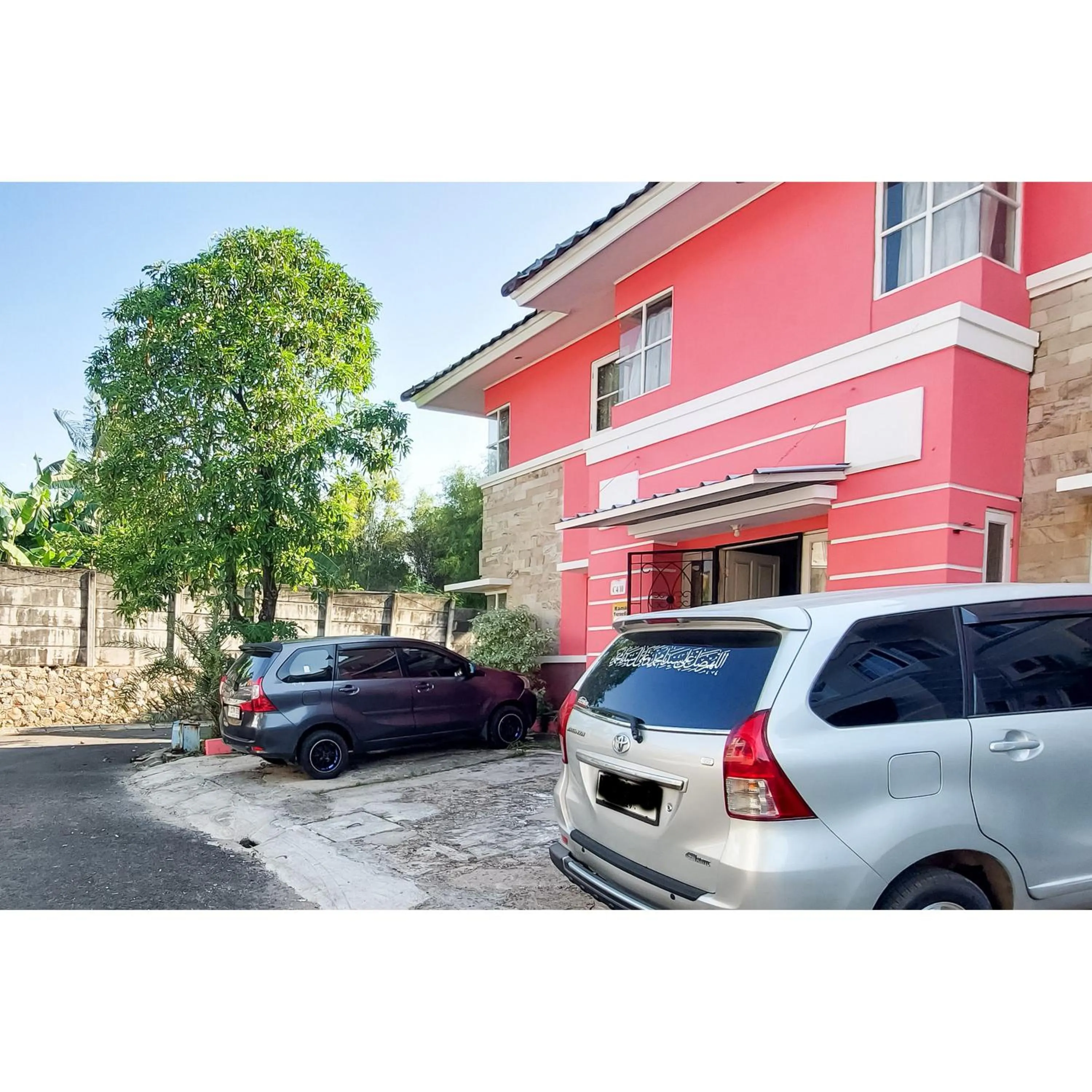 Facade/entrance in Surya Inn Syariah Cikarang RedPartner