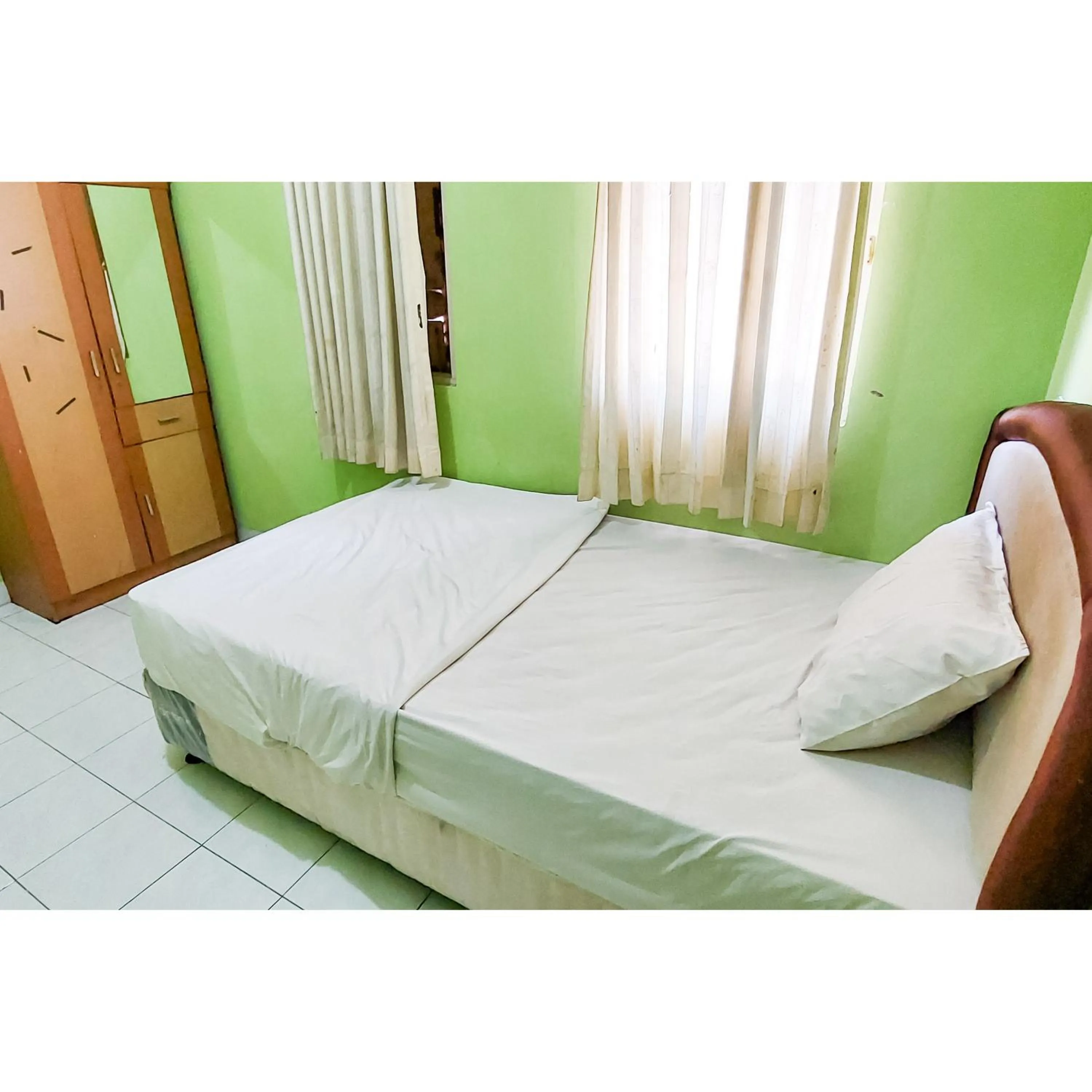 Bedroom, Bed in Surya Inn Syariah Cikarang RedPartner