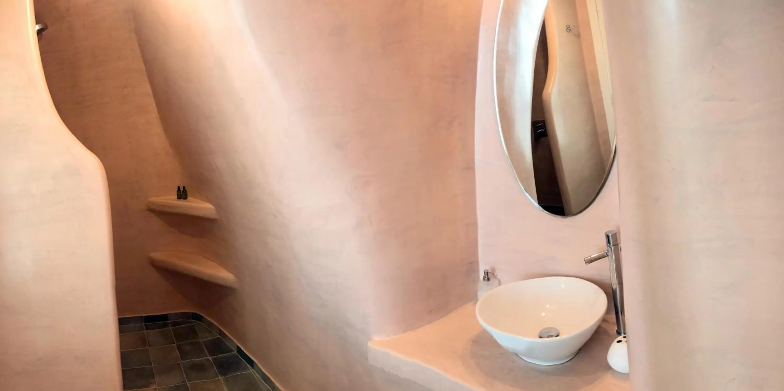 Shower in Grand Canava