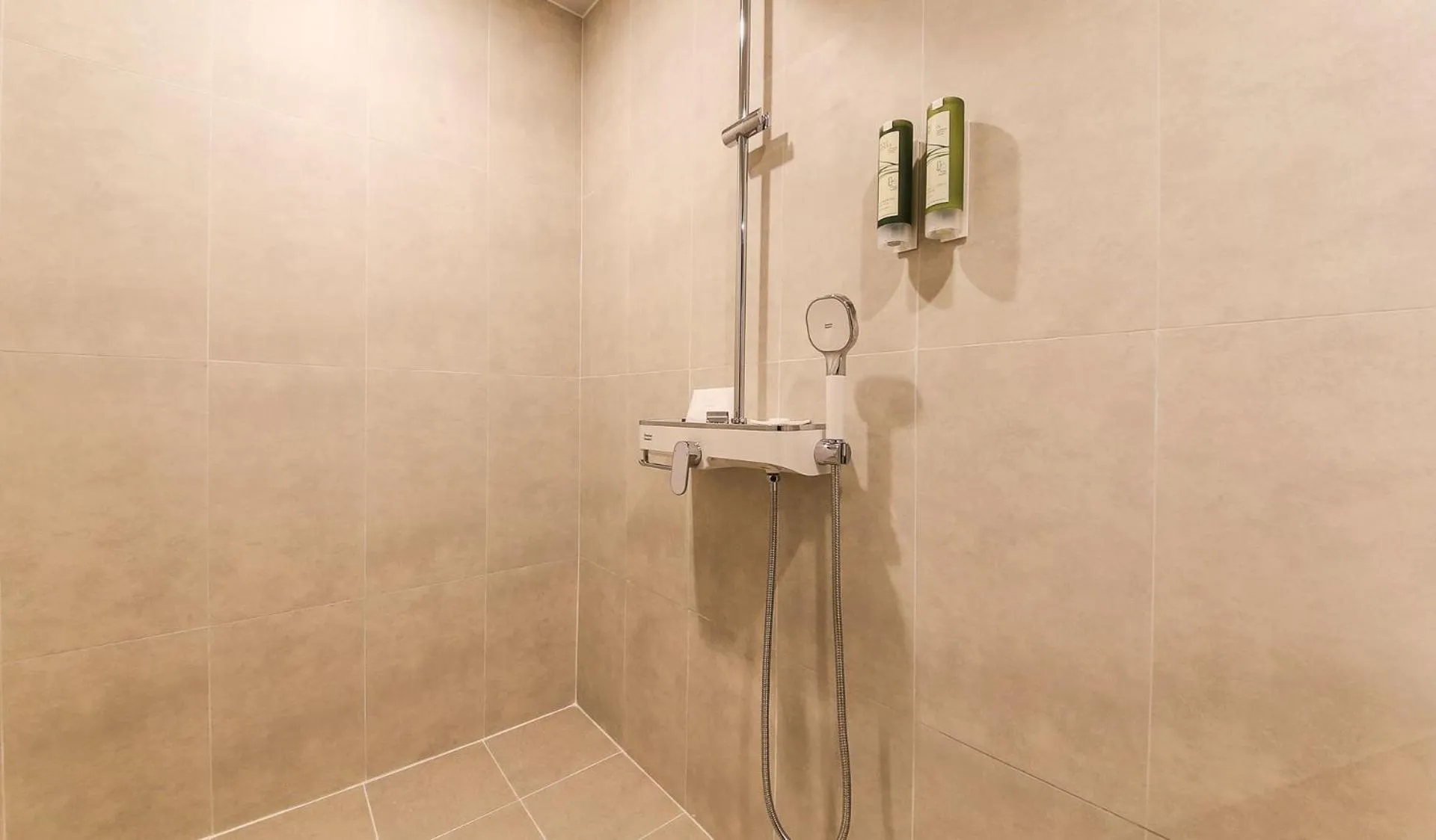 Shower in H moment Hotel songjeong