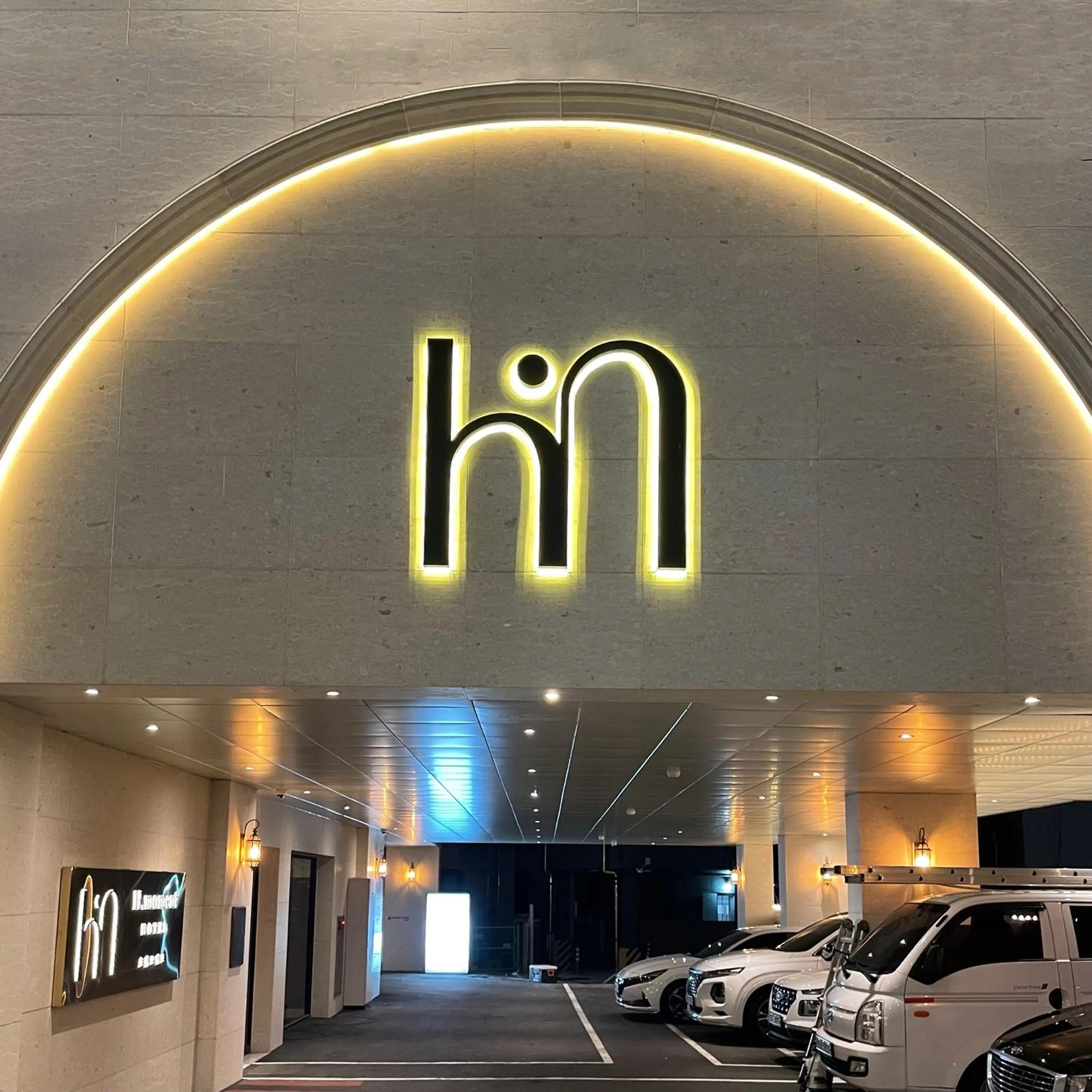 Property logo or sign in H moment Hotel songjeong