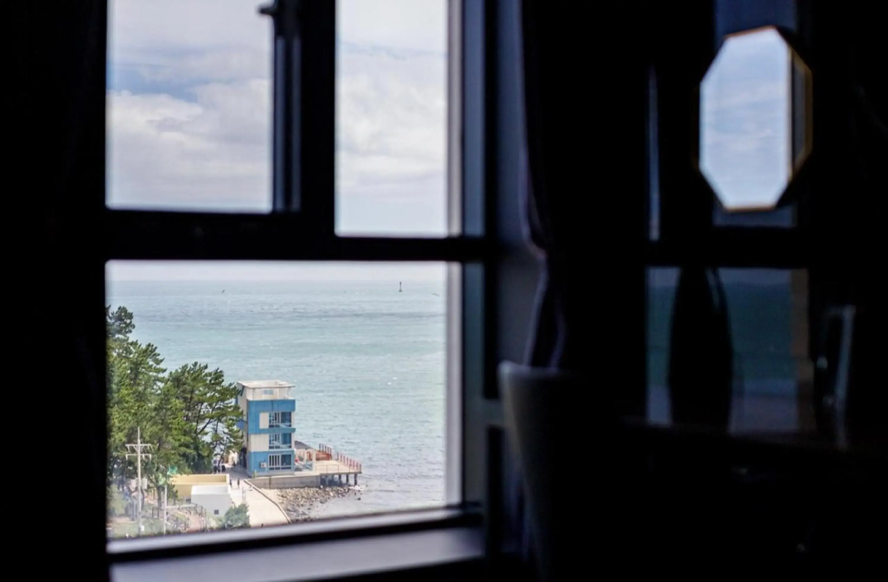 View (from property/room) in H moment Hotel songjeong View (from property/room) in H moment Hotel songjeong