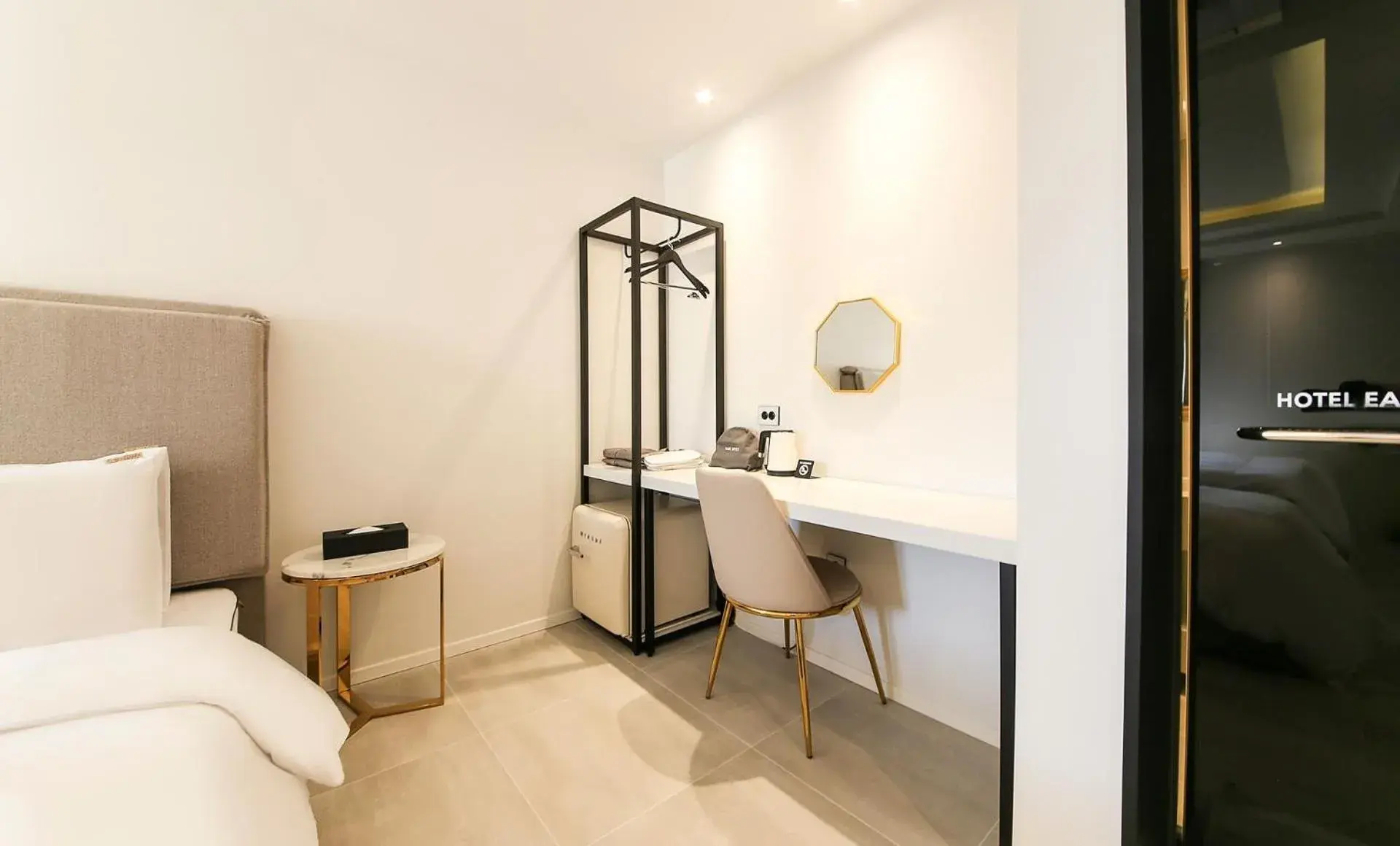 Photo of the whole room in H moment Hotel songjeong Photo of the whole room in H moment Hotel songjeong