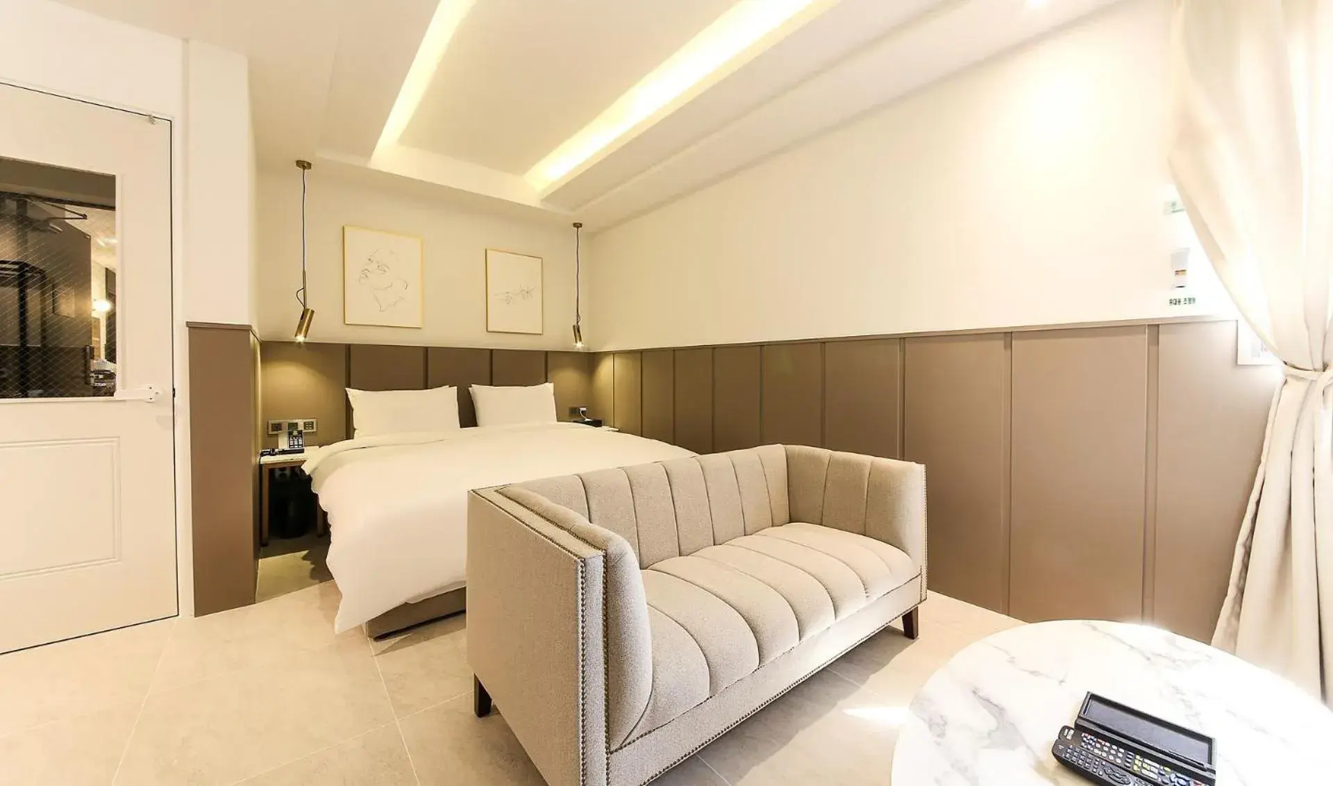 Bedroom, Bed in H moment Hotel songjeong Bedroom, Bed in H moment Hotel songjeong