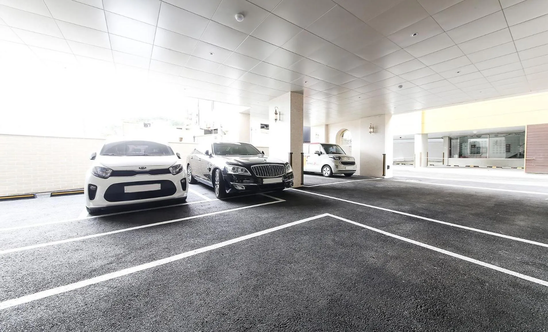 Parking in H moment Hotel songjeong