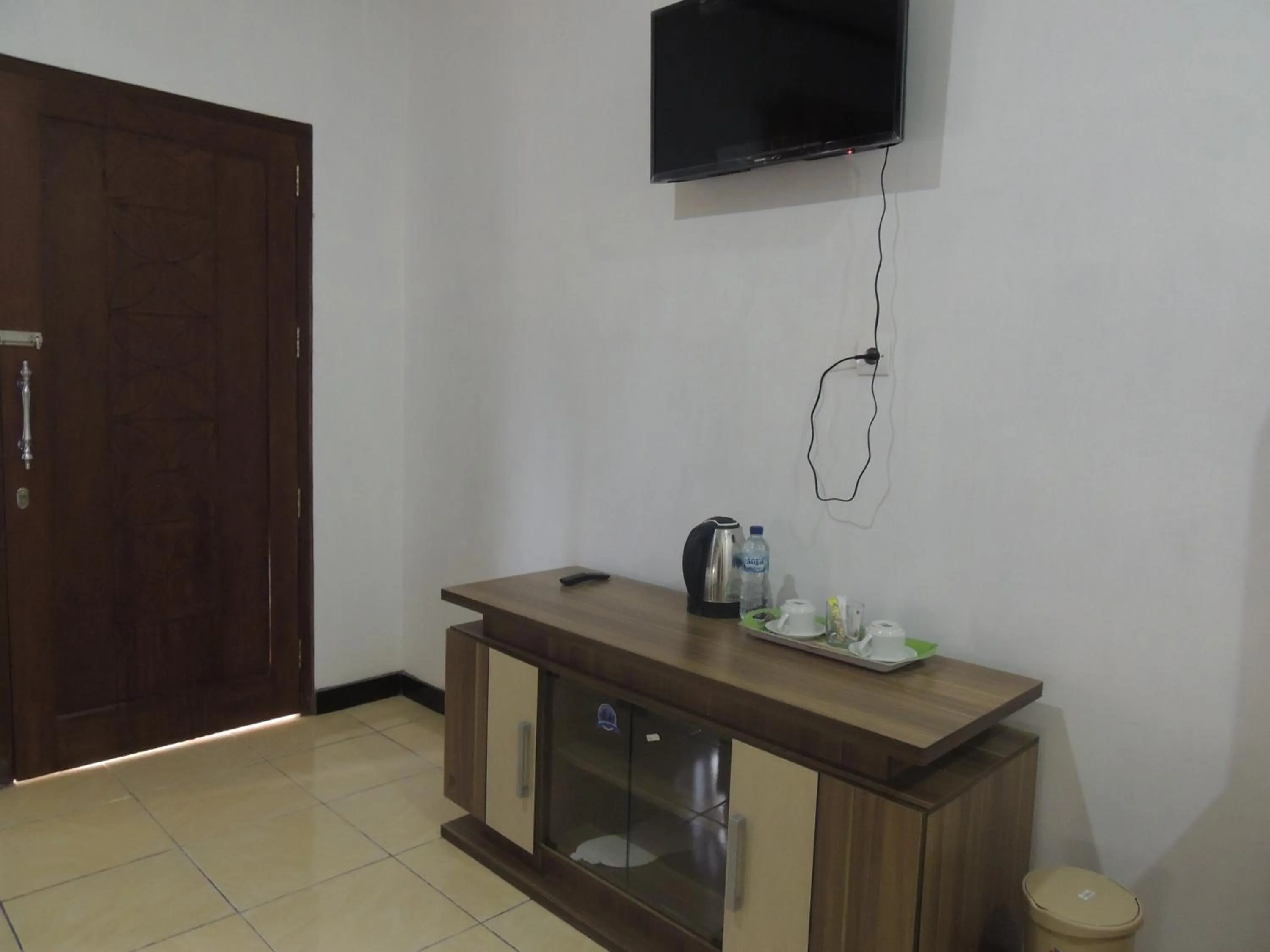 TV and multimedia in Omah Mardi Syariah by Ndalem Beong