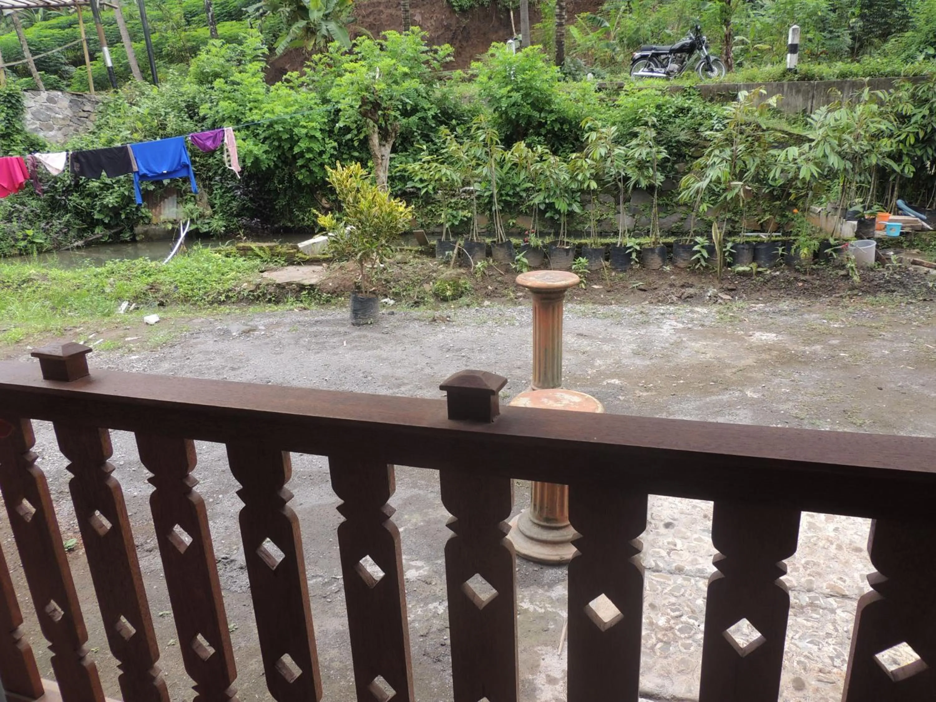 Balcony/Terrace in Omah Mardi Syariah by Ndalem Beong