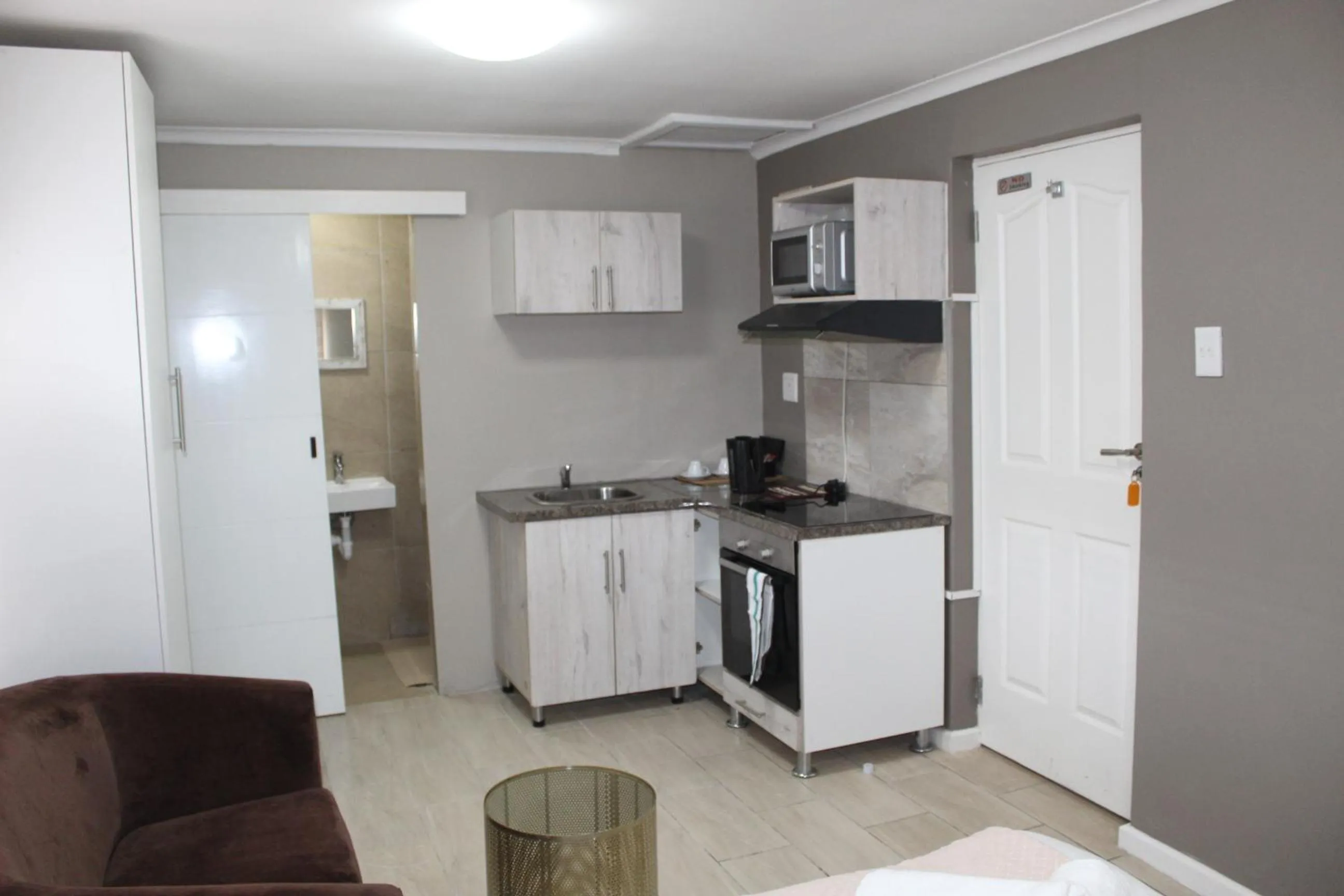 Kitchen or kitchenette in 103onWallace Self Catering Guest House
