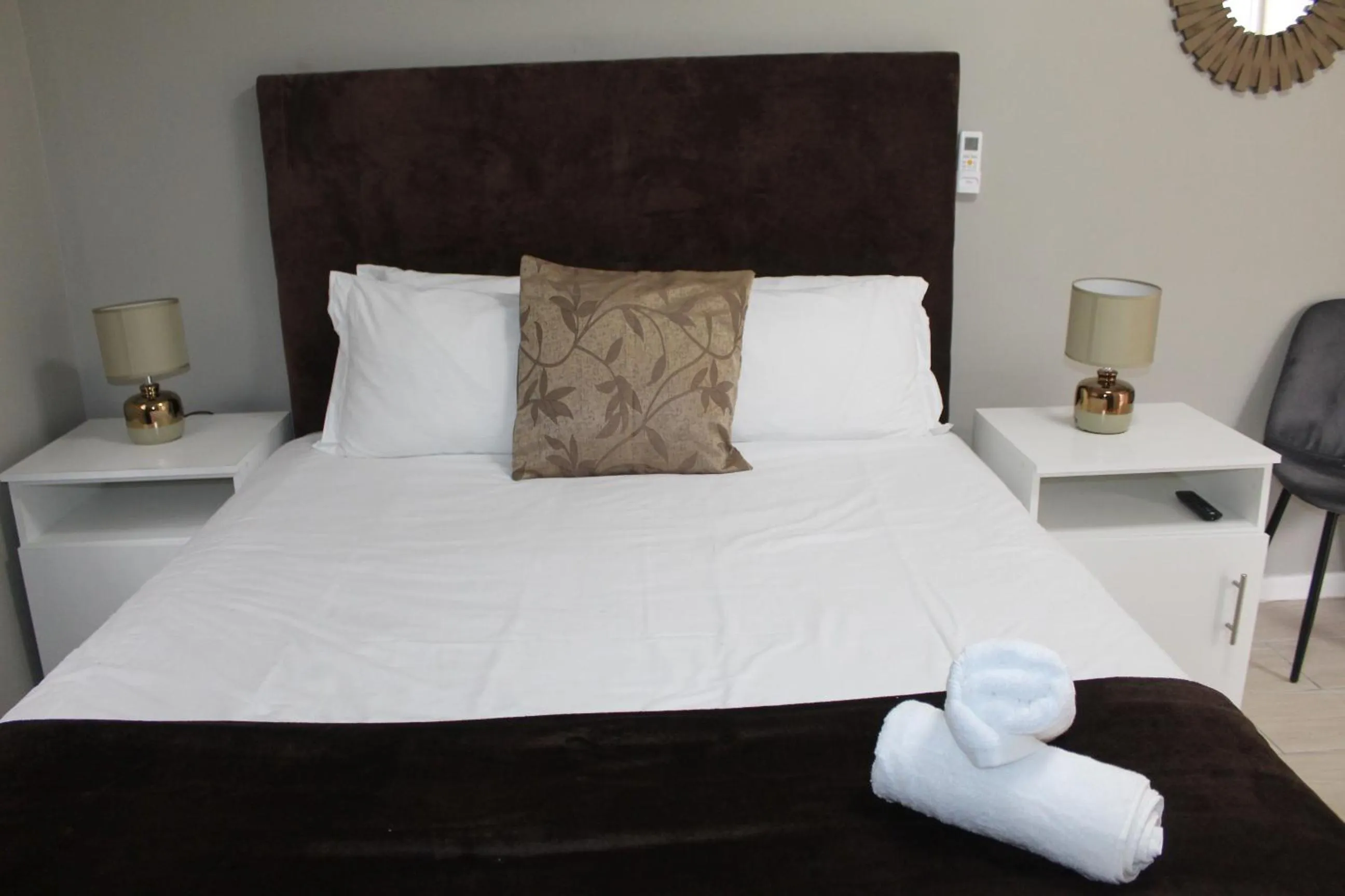 Bed in 103onWallace Self Catering Guest House