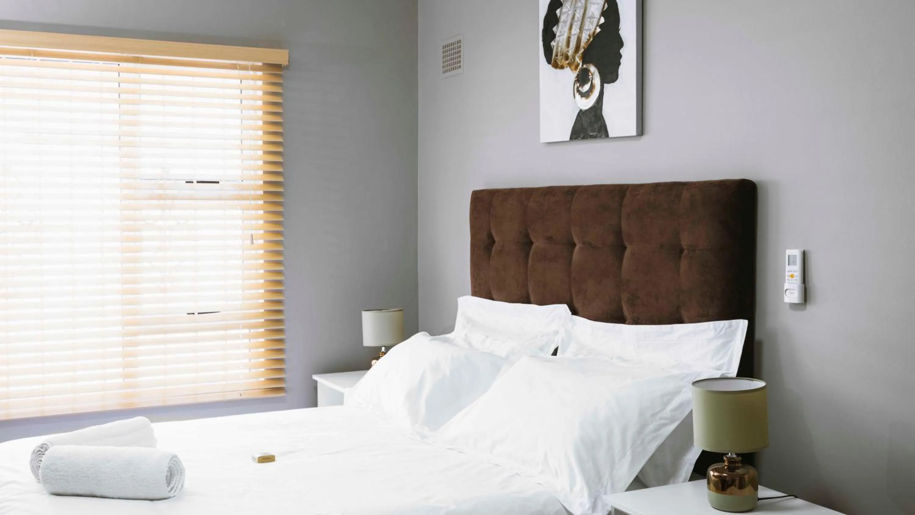 Bed in 103onWallace Self Catering Guest House