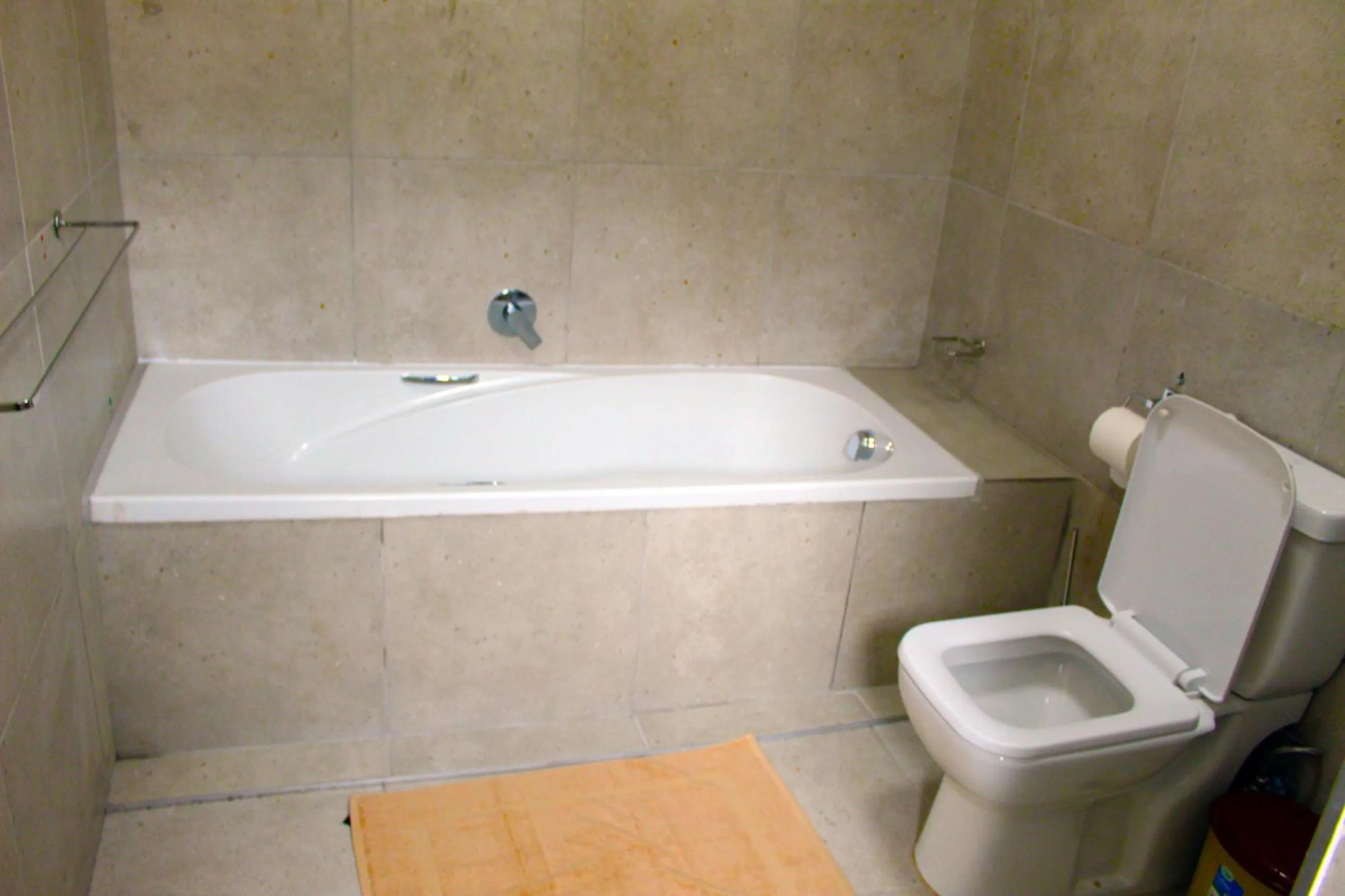 Toilet in 103onWallace Self Catering Guest House