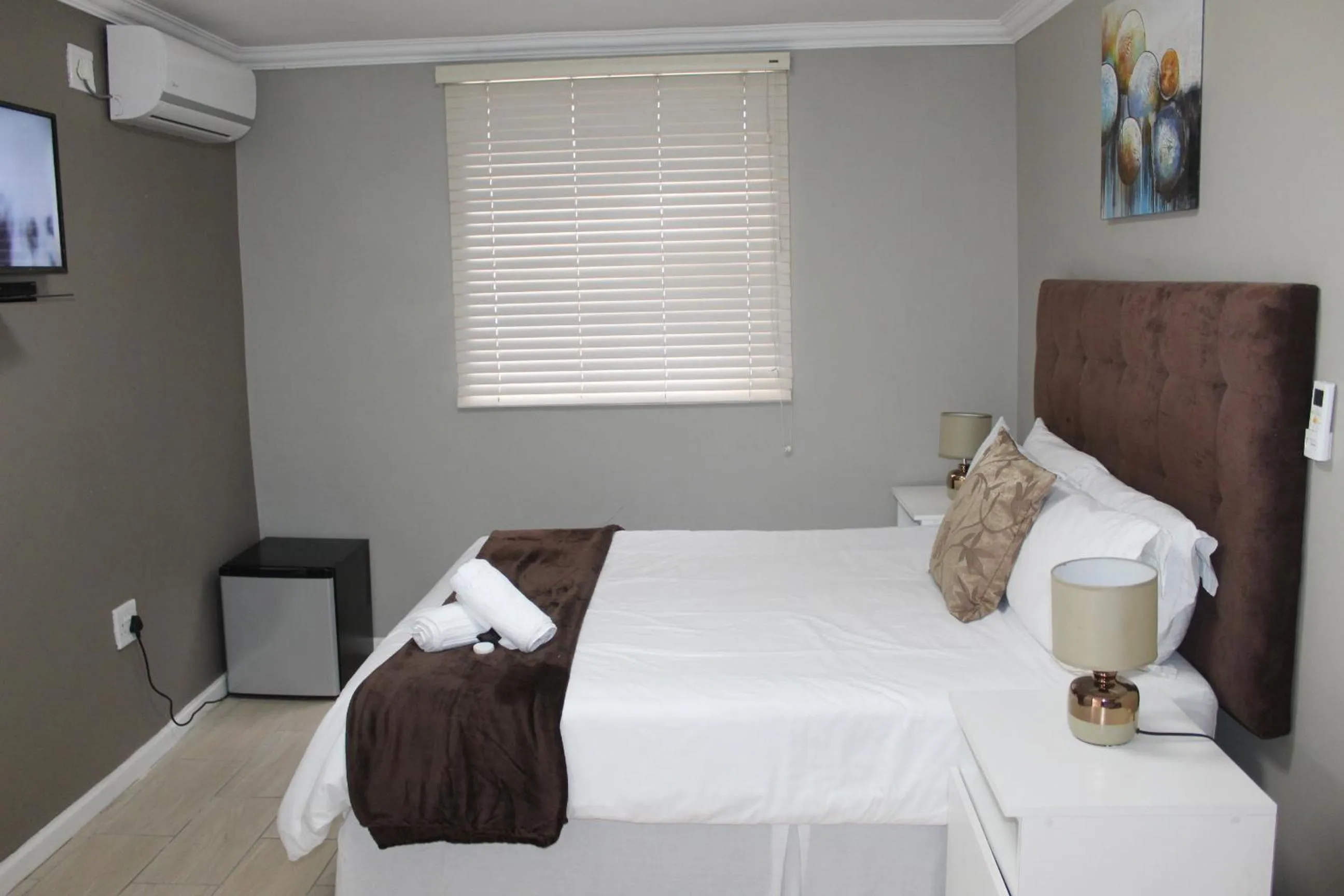 Bed in 103onWallace Self Catering Guest House