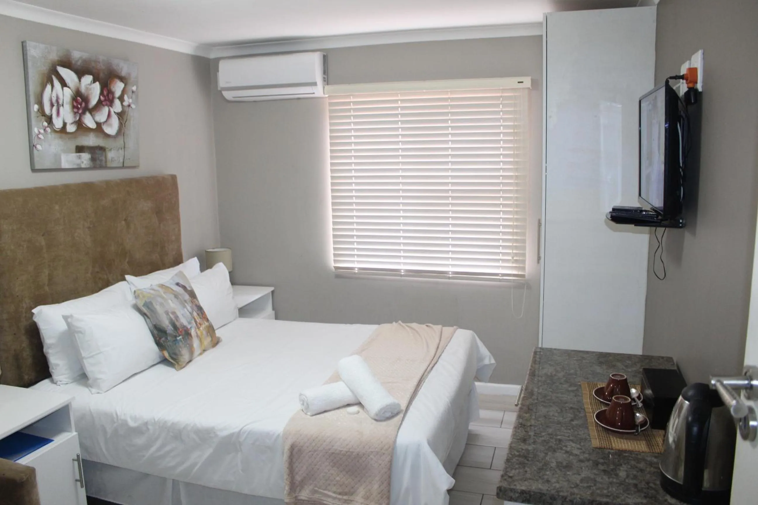 Bed in 103onWallace Self Catering Guest House