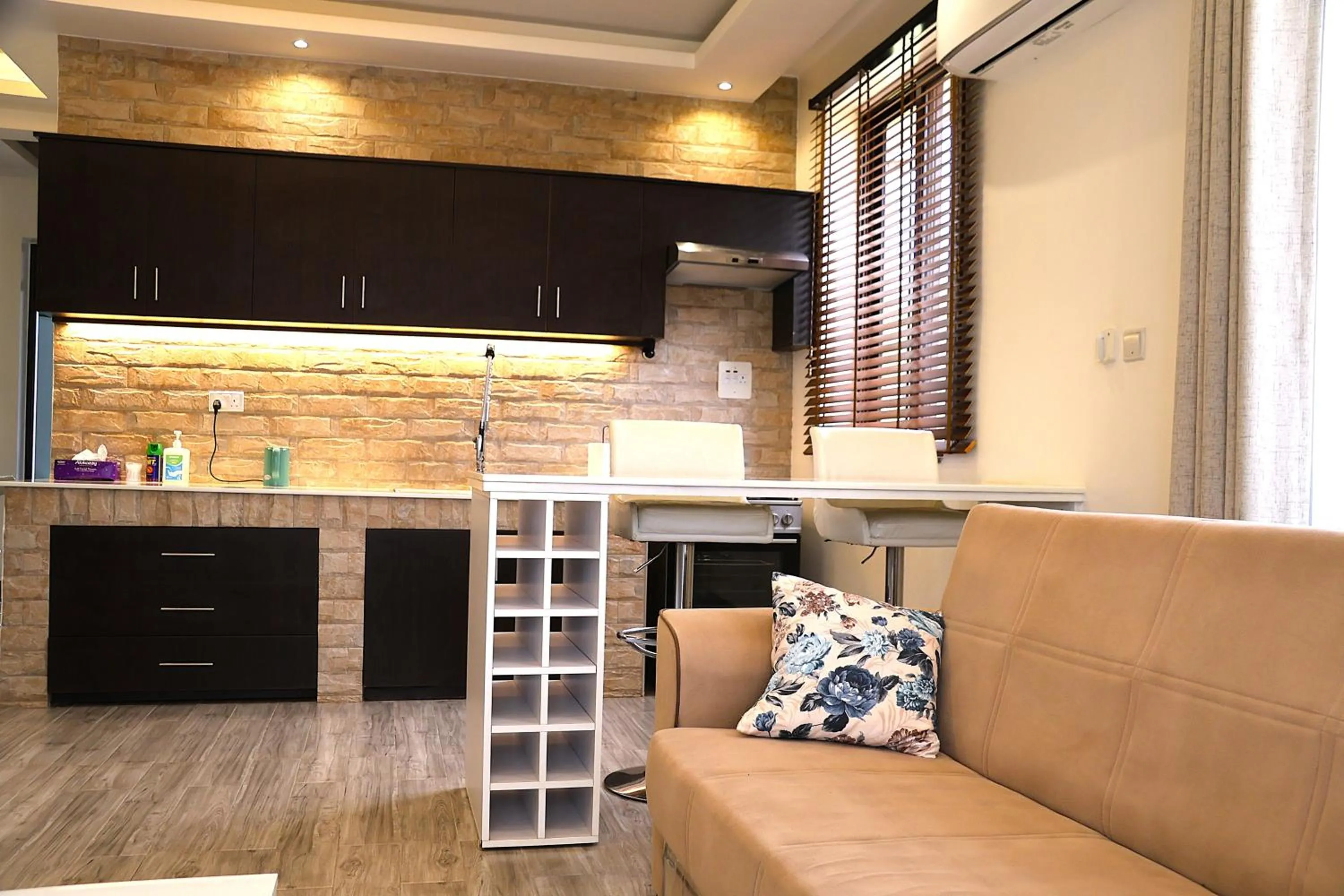 Kitchen or kitchenette in ENTEBBE-STAY Aparthotel - KITOORO