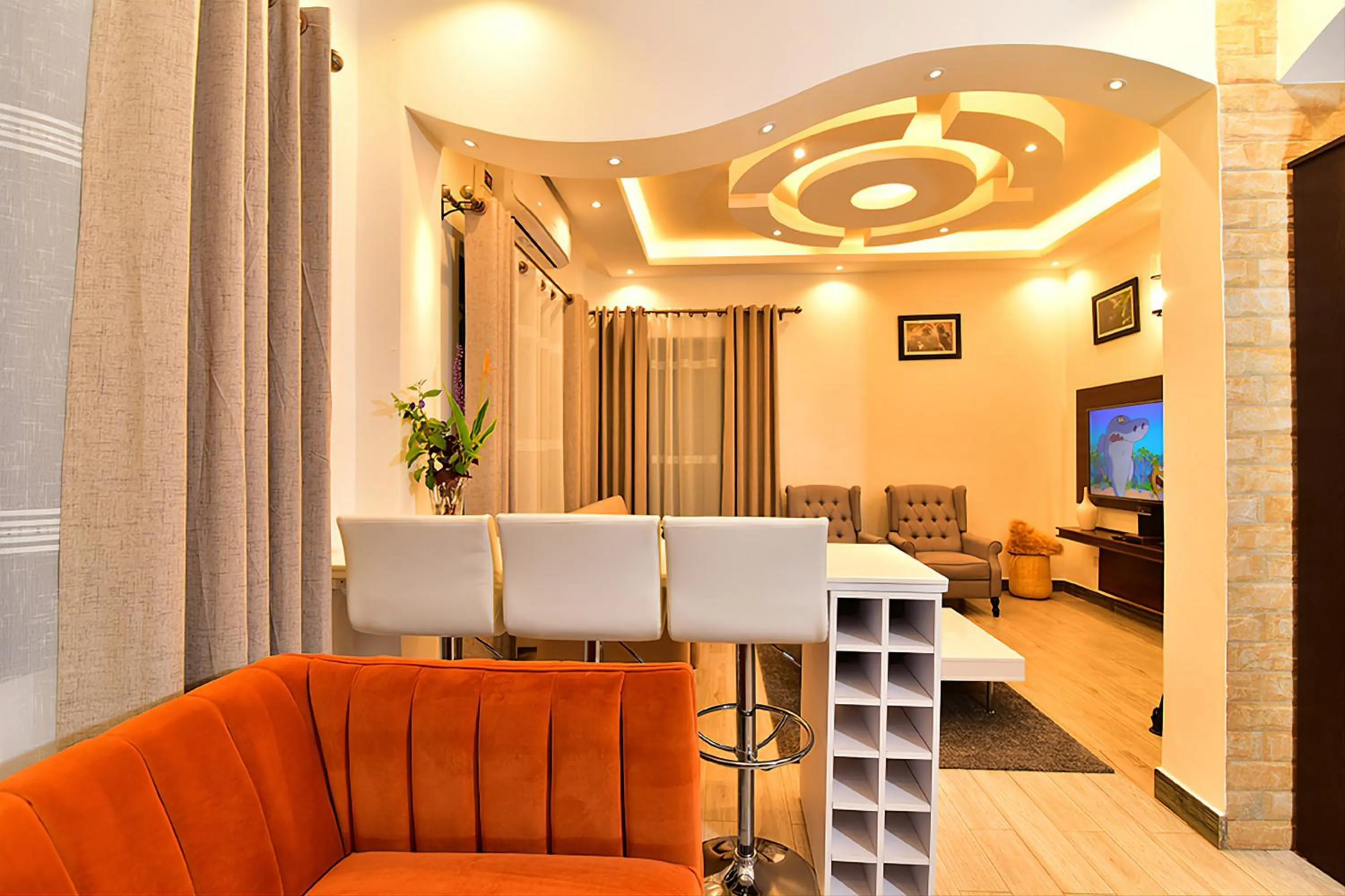 TV and multimedia in ENTEBBE-STAY Aparthotel - KITOORO