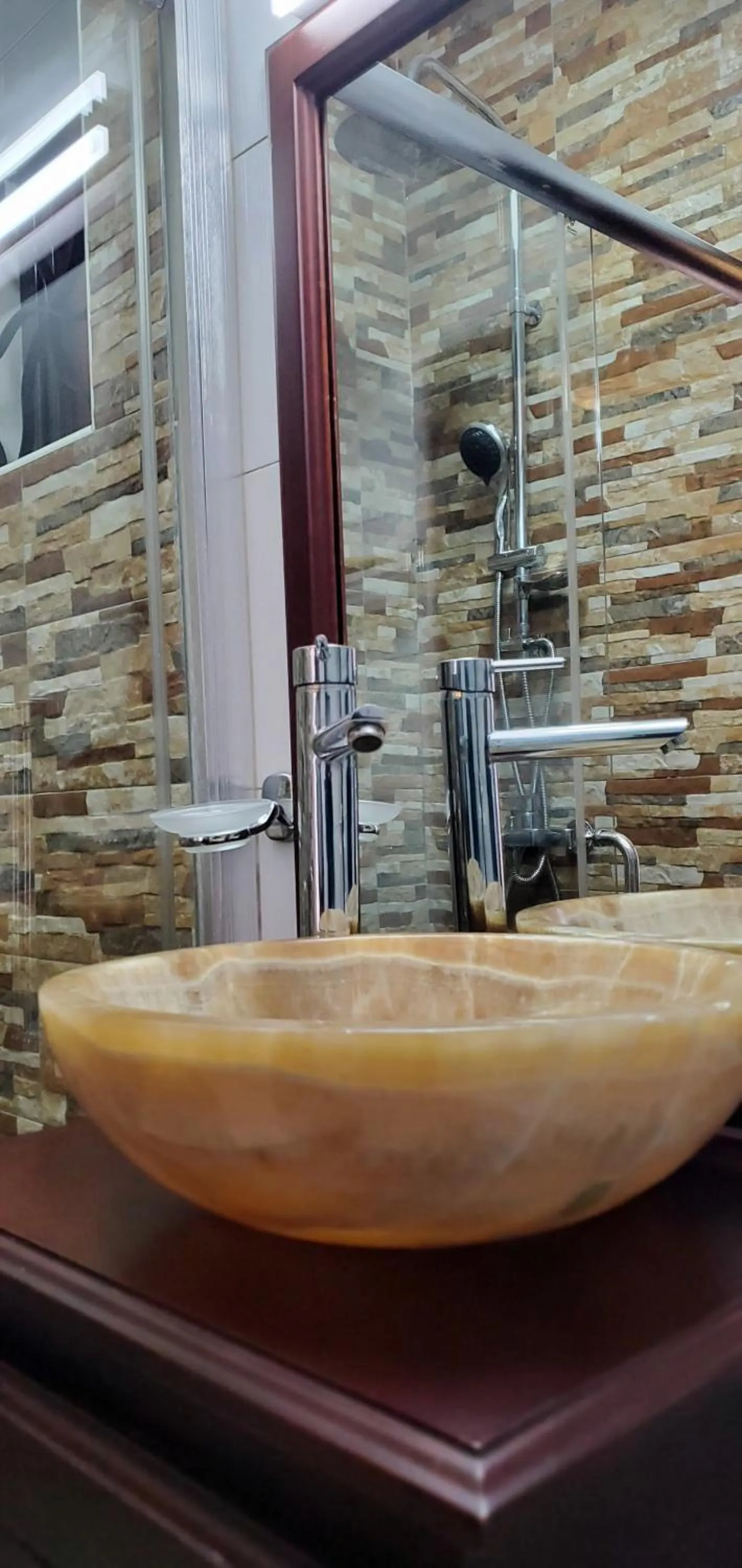 Bathroom in ENTEBBE-STAY Aparthotel - KITOORO