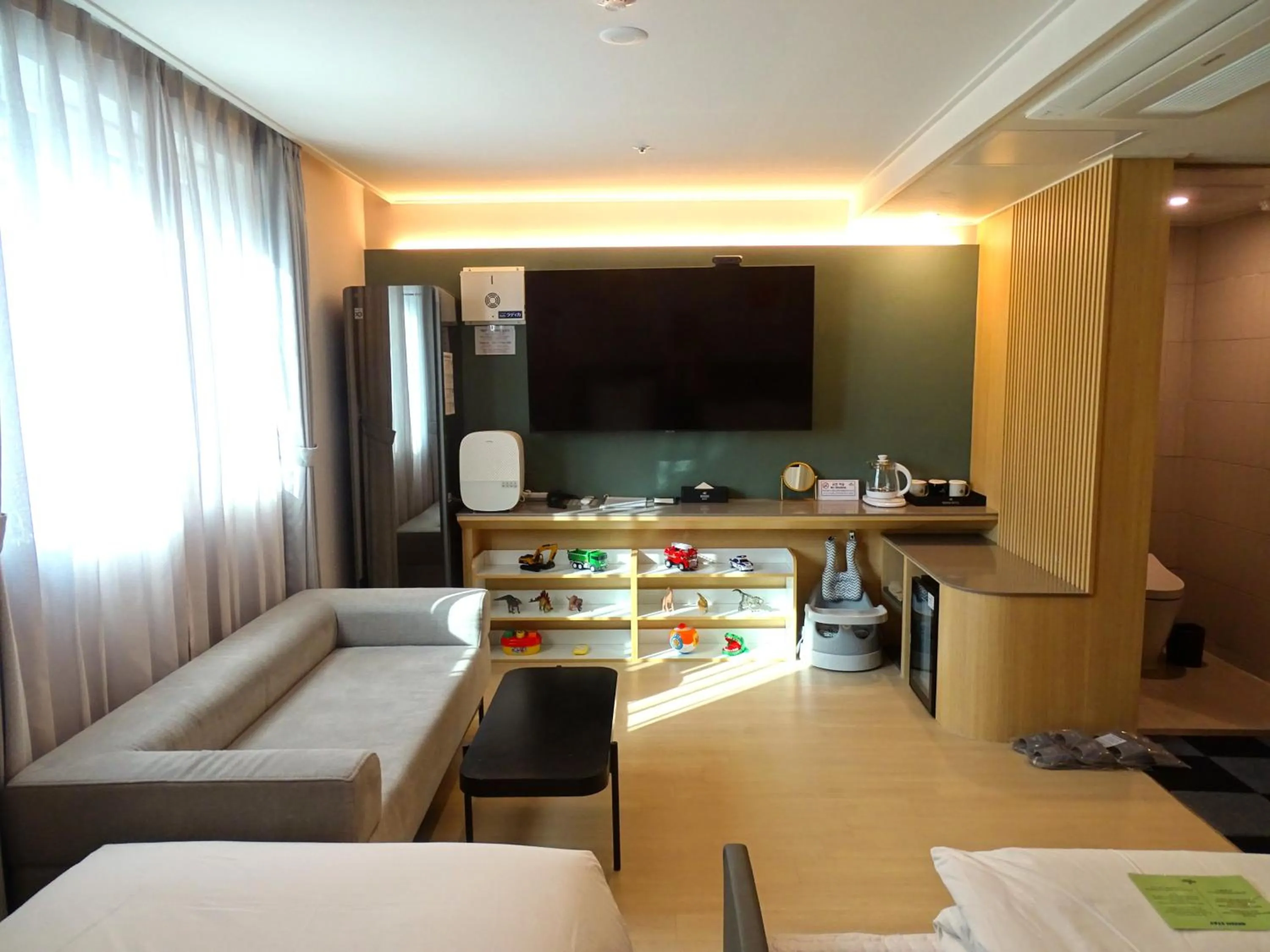 Photo of the whole room, Bed in Hound Hotel Busan Station