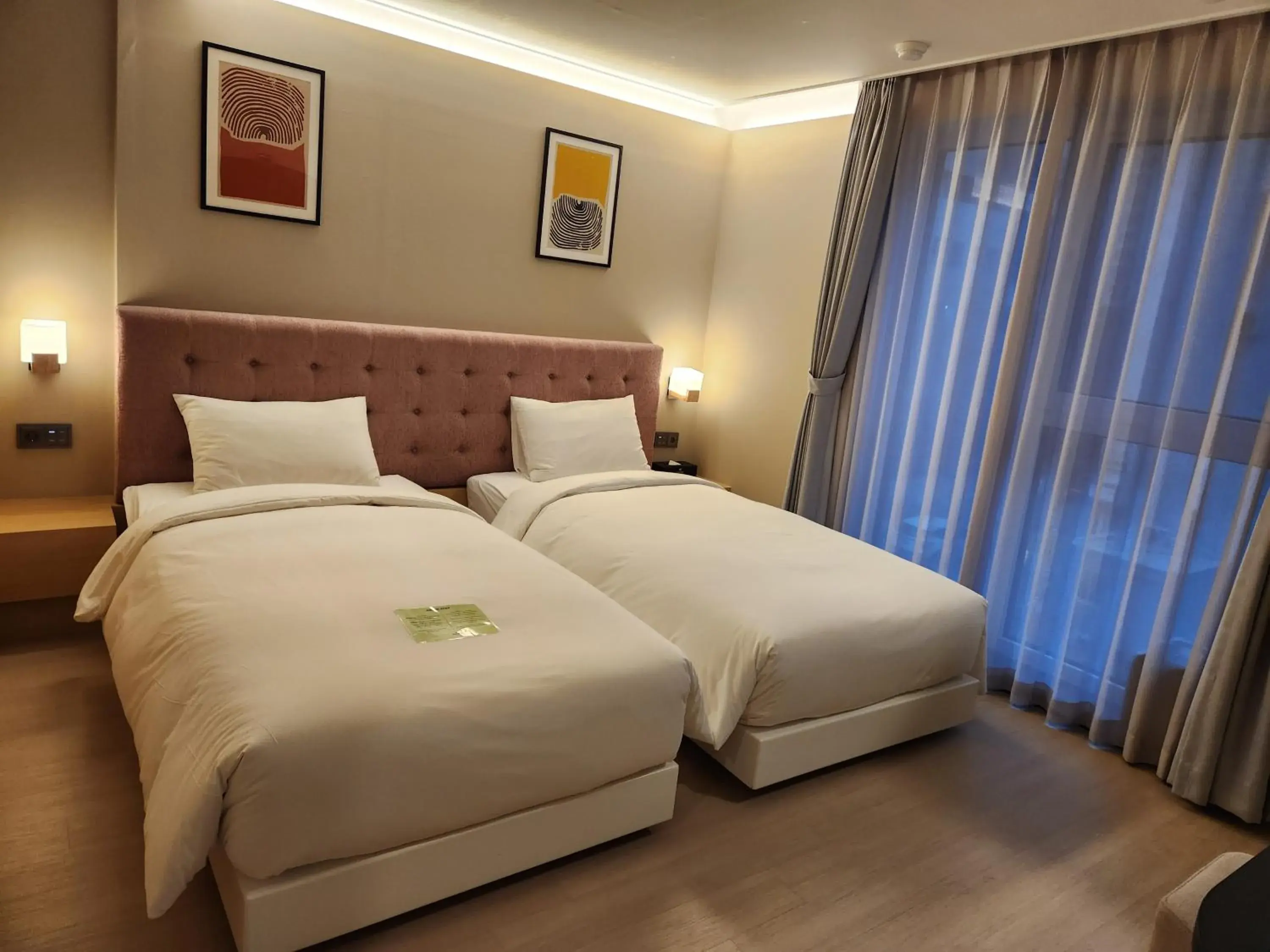 Standard Twin Room with Free access to Rooftop pool in Hound Hotel Busan Station Standard Twin Room with Free access to Rooftop pool in Hound Hotel Busan Station