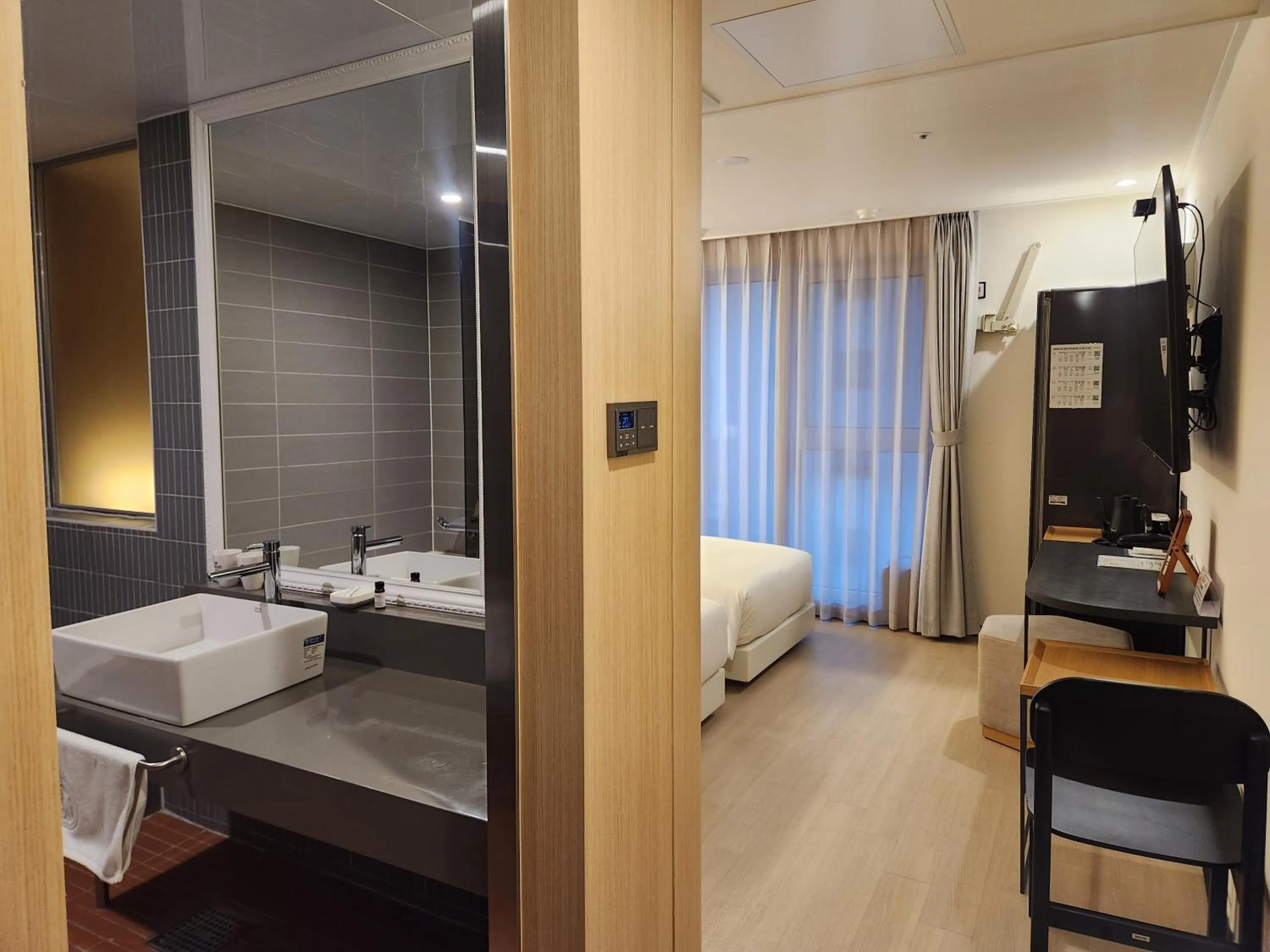 Photo of the whole room, Bed in Hound Hotel Busan Station