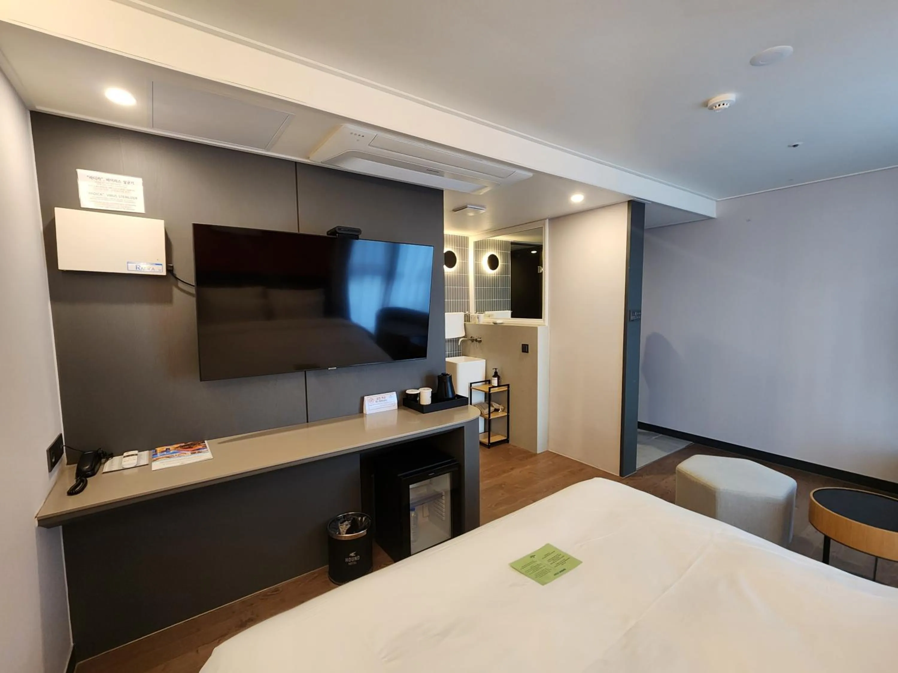 TV and multimedia, Bed in Hound Hotel Busan Station