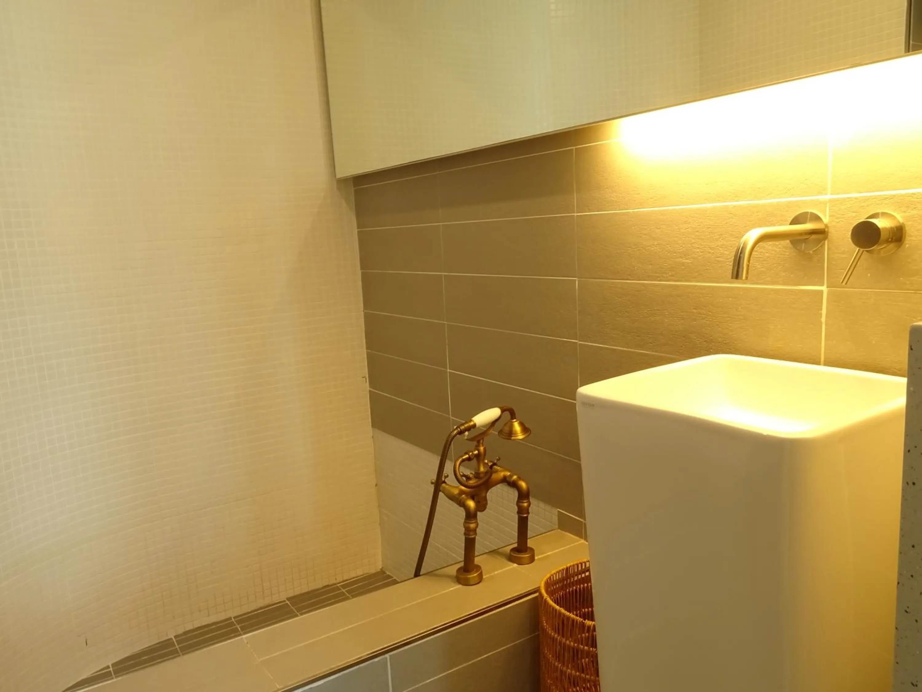 Bath in Hound Hotel Busan Station