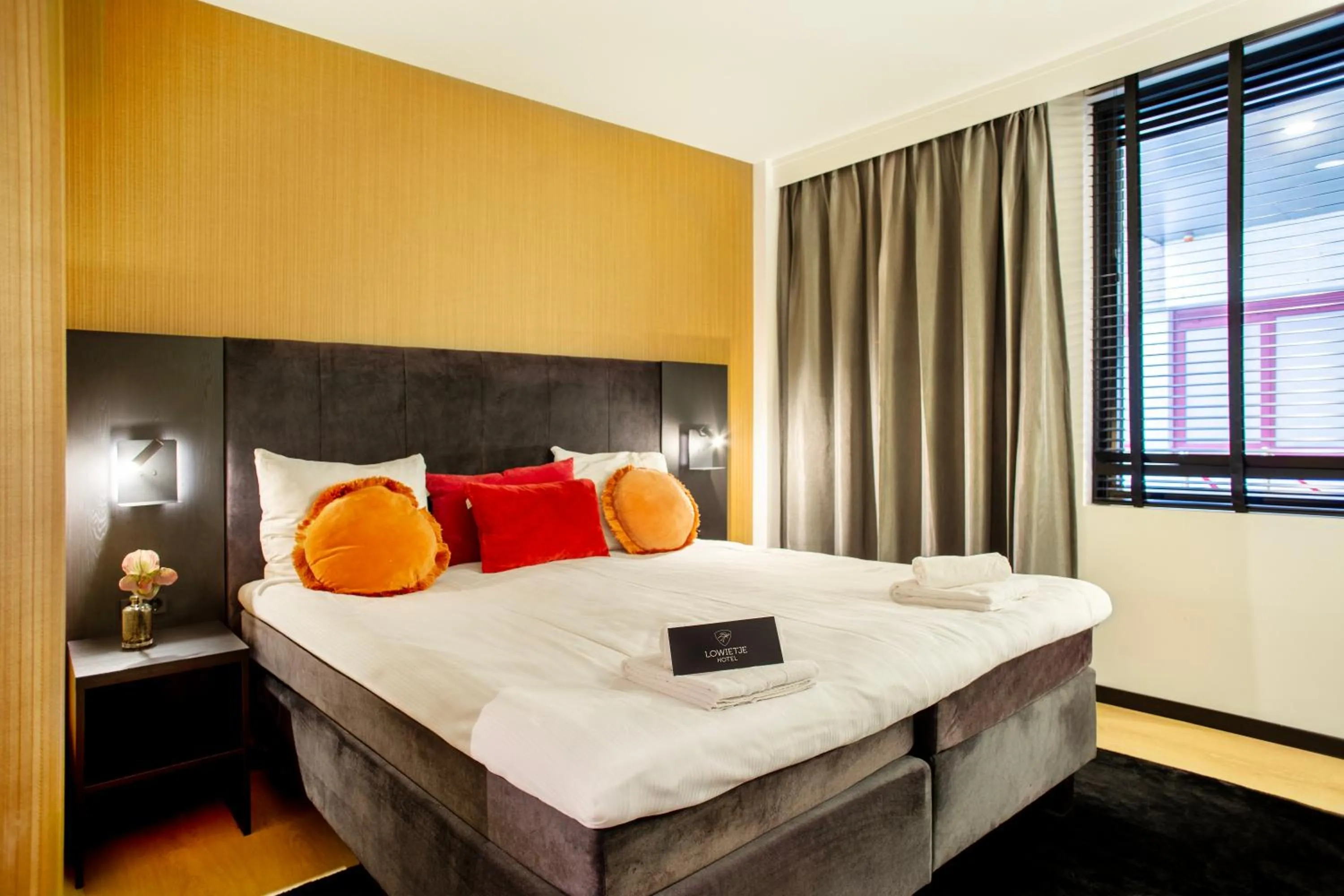 Double Room in Hotel Lowietje Lisse - Keukenhof - Free Parking