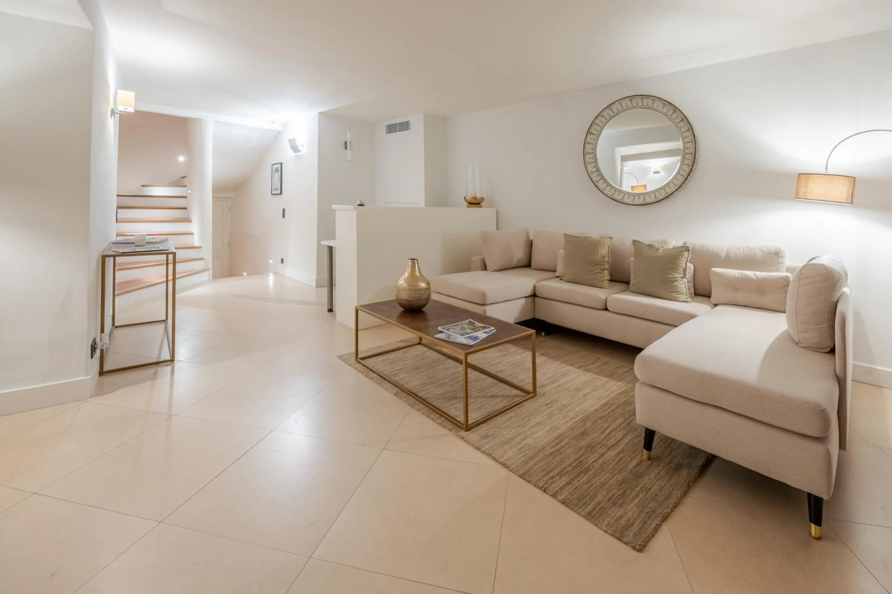 Property building, Bed in Beau Clocher