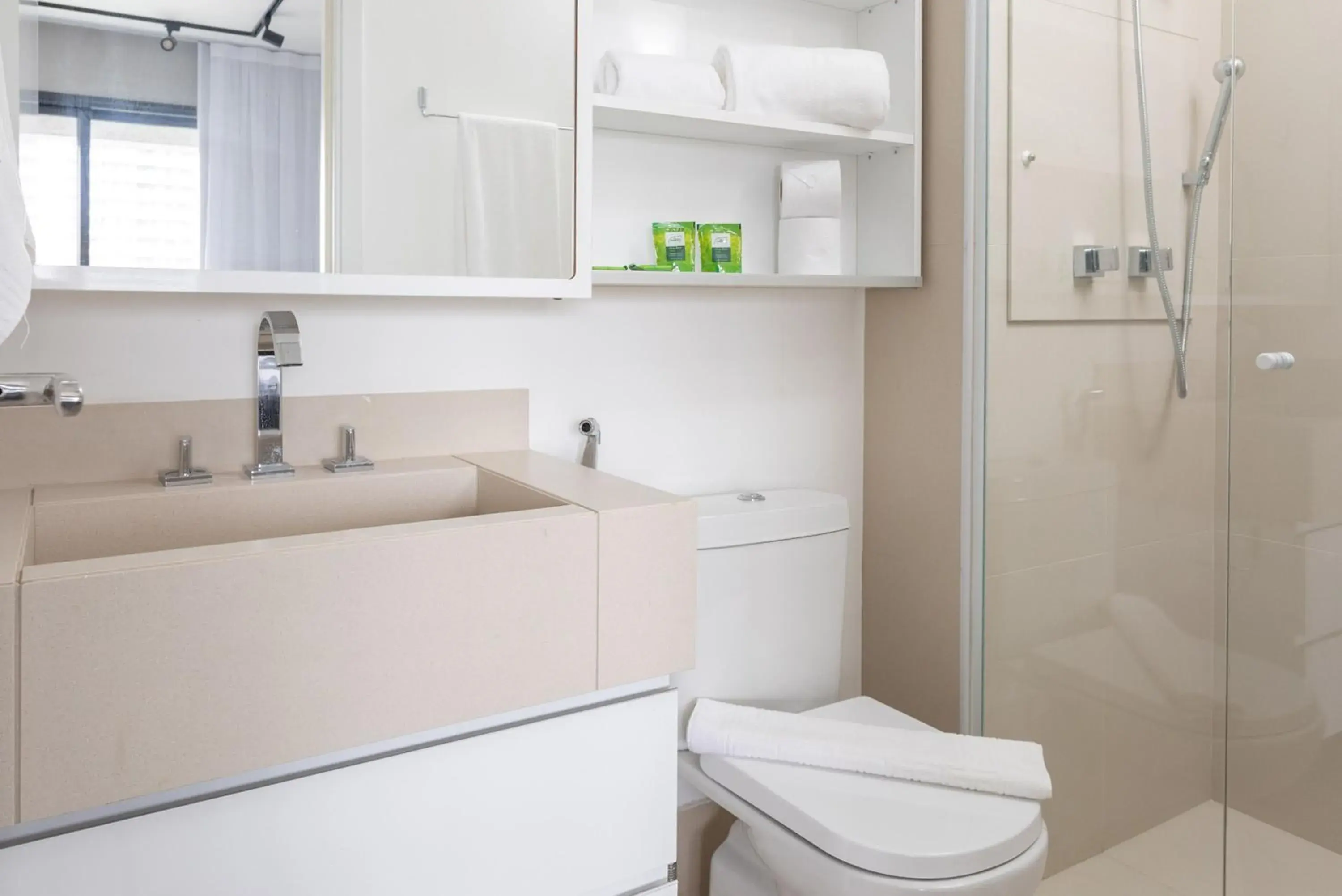 Shower in Charlie Itaim Shower in Charlie Itaim