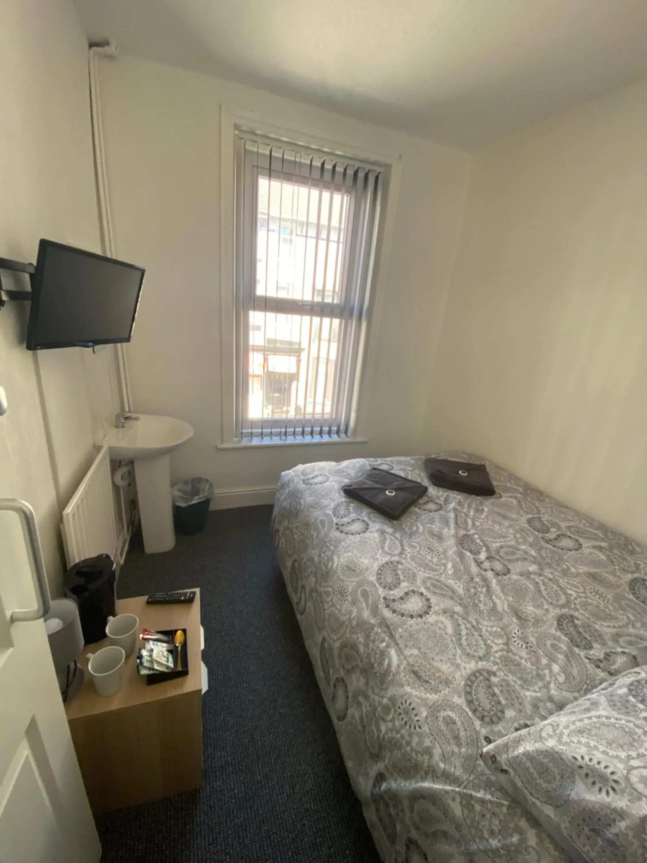 Double Room with Shared Bathroom in The Honley hotel Double Room with Shared Bathroom in The Honley hotel