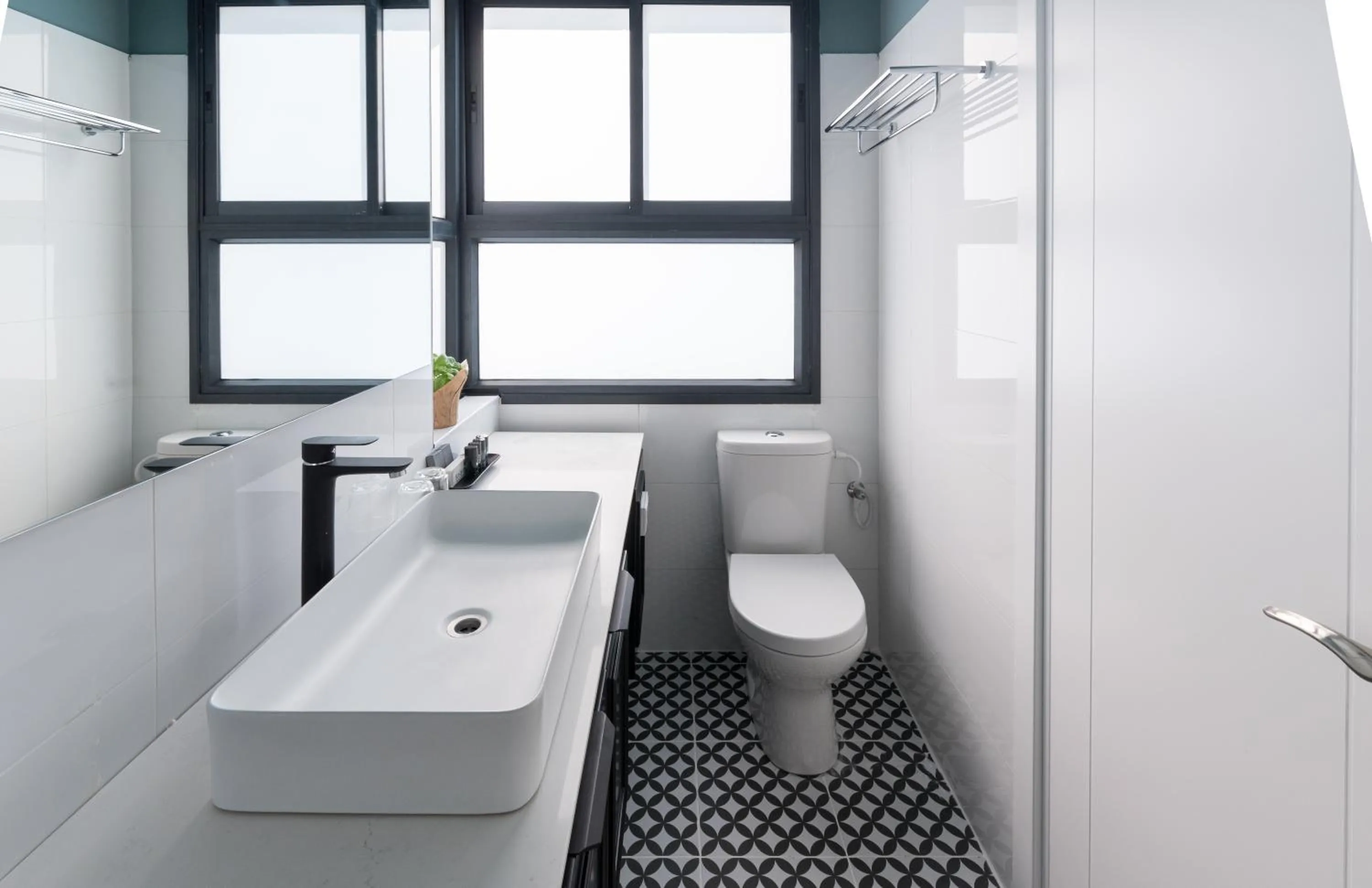 Bathroom in Dizengoff Garden Hotel