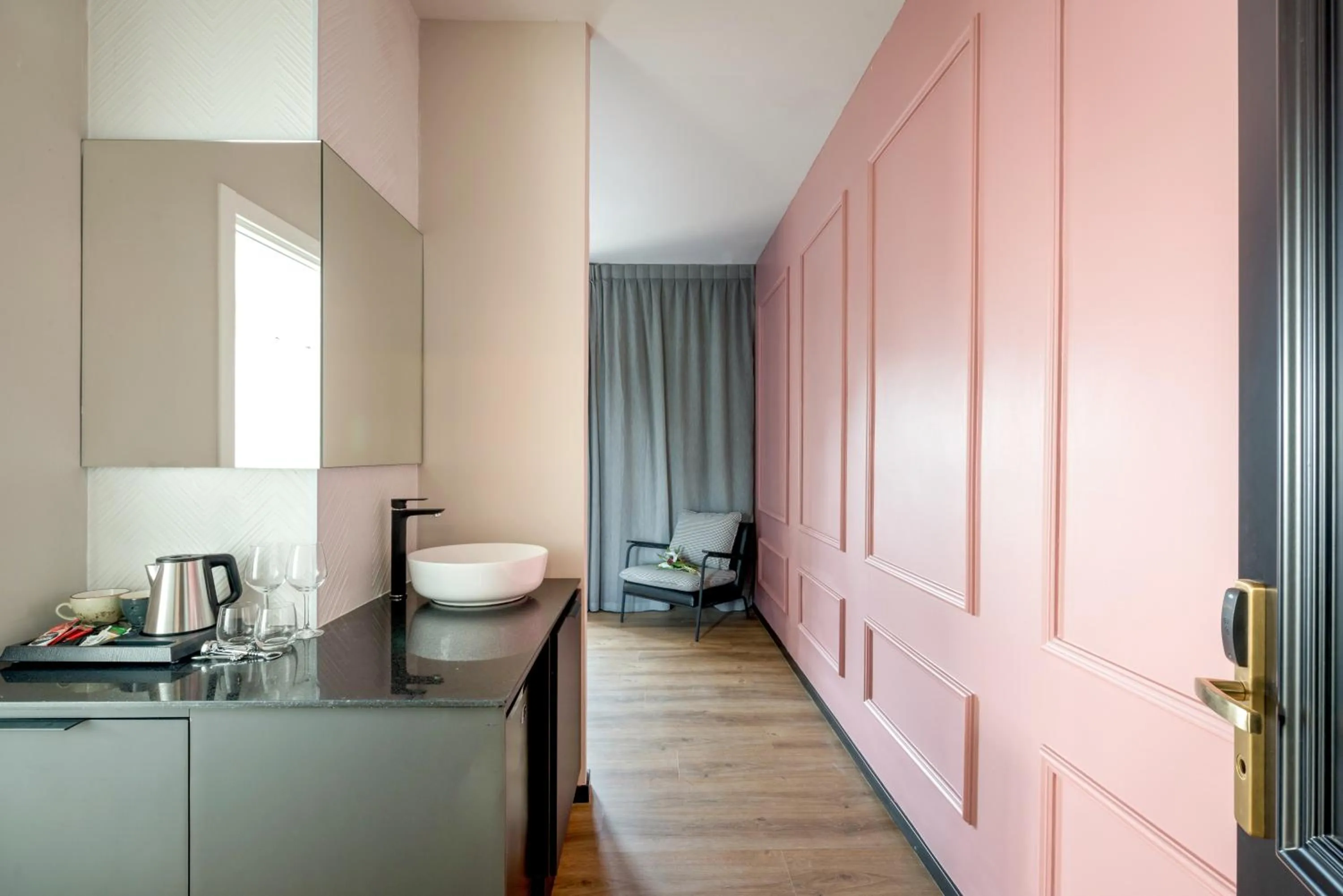 Coffee/tea facilities in Dizengoff Garden Hotel