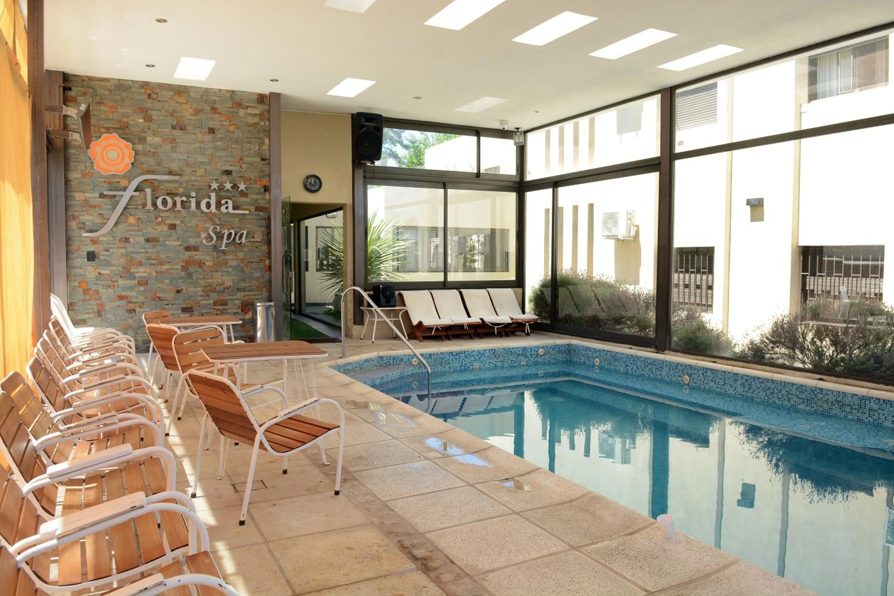 Swimming pool in Florida Hotel & Spa