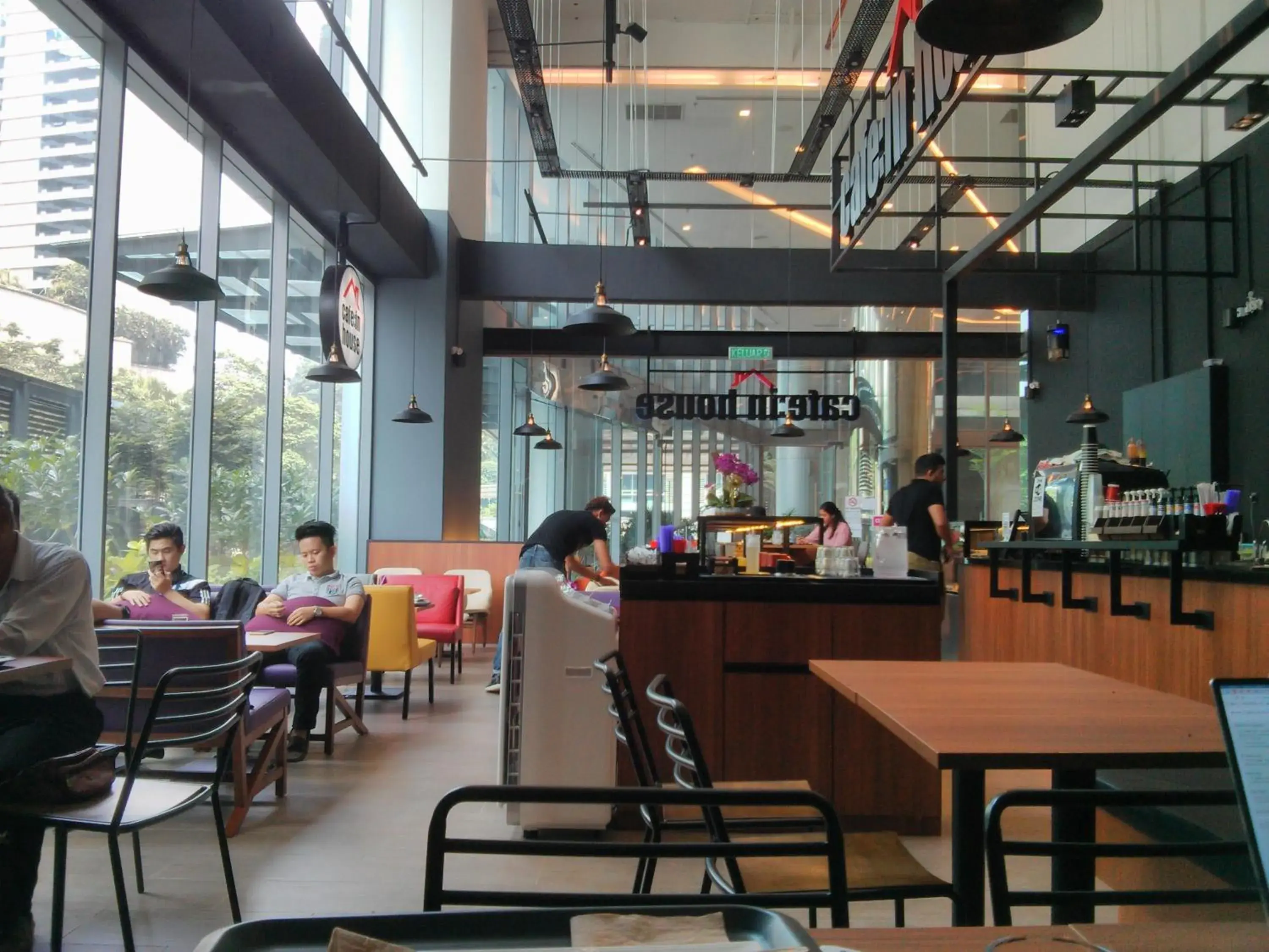 Restaurant/places to eat in Signature Apartment at Mercu Summer Suites KLCC Restaurant/places to eat in Signature Apartment at Mercu Summer Suites KLCC