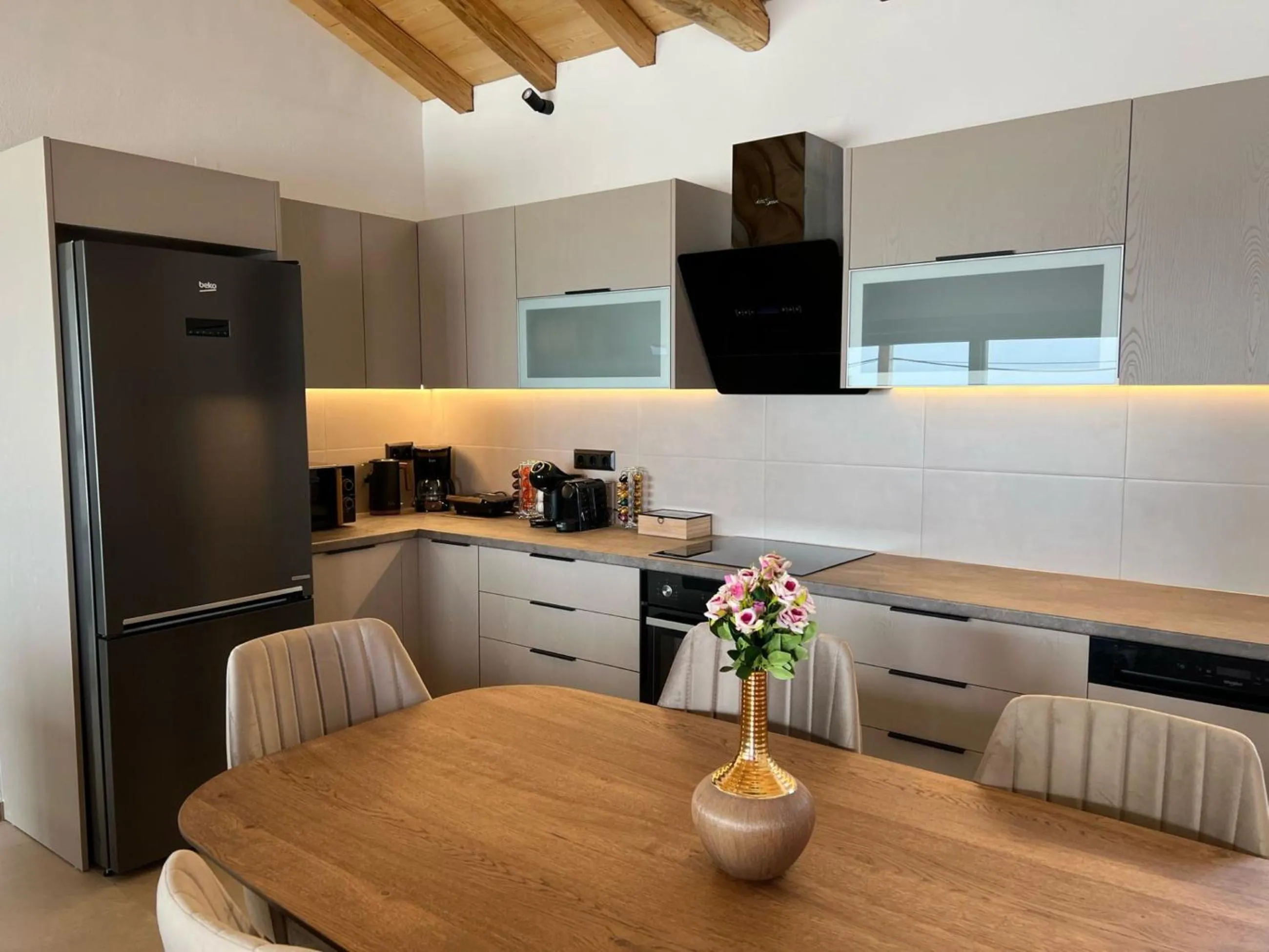 Coffee/tea facilities in Four Seasons Villas