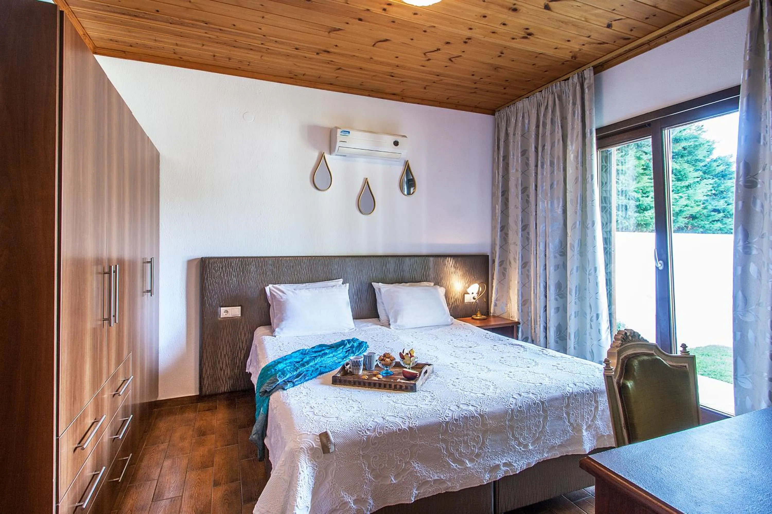 Bed in Four Seasons Villas