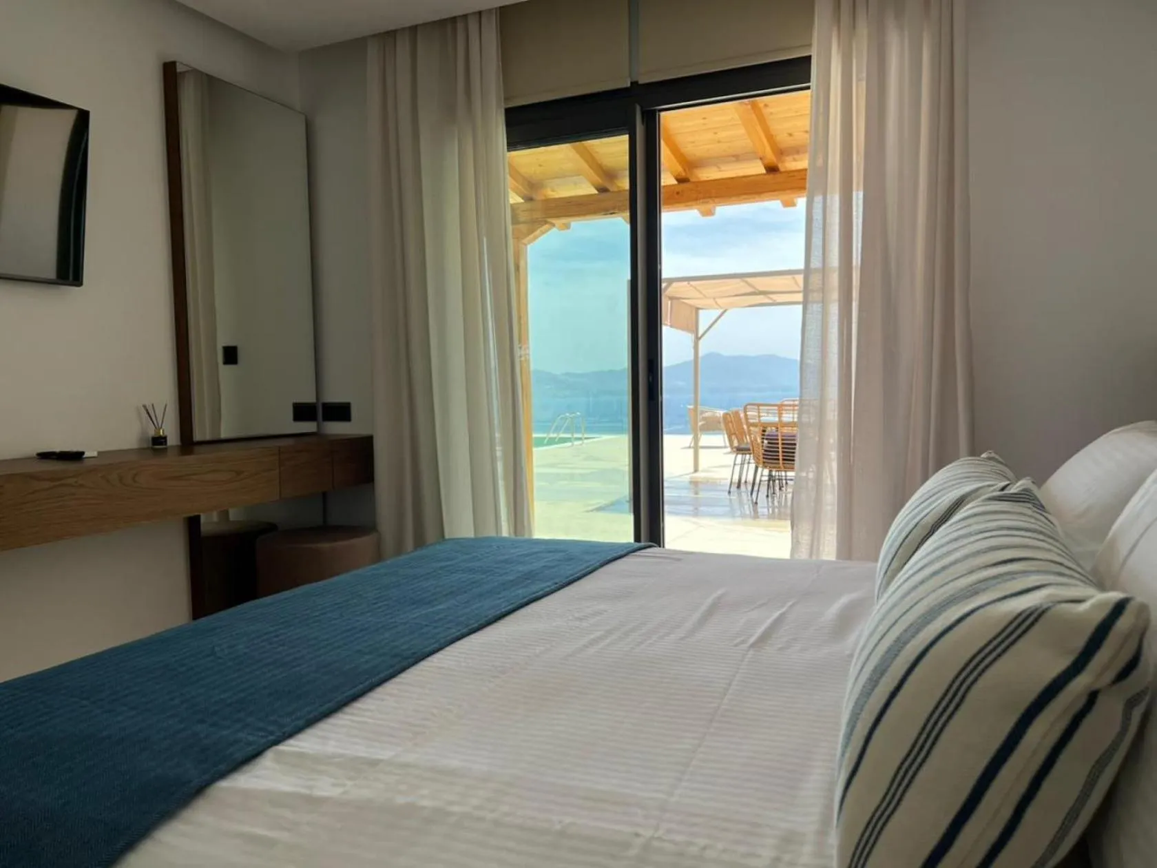 Bedroom, Bed in Four Seasons Villas